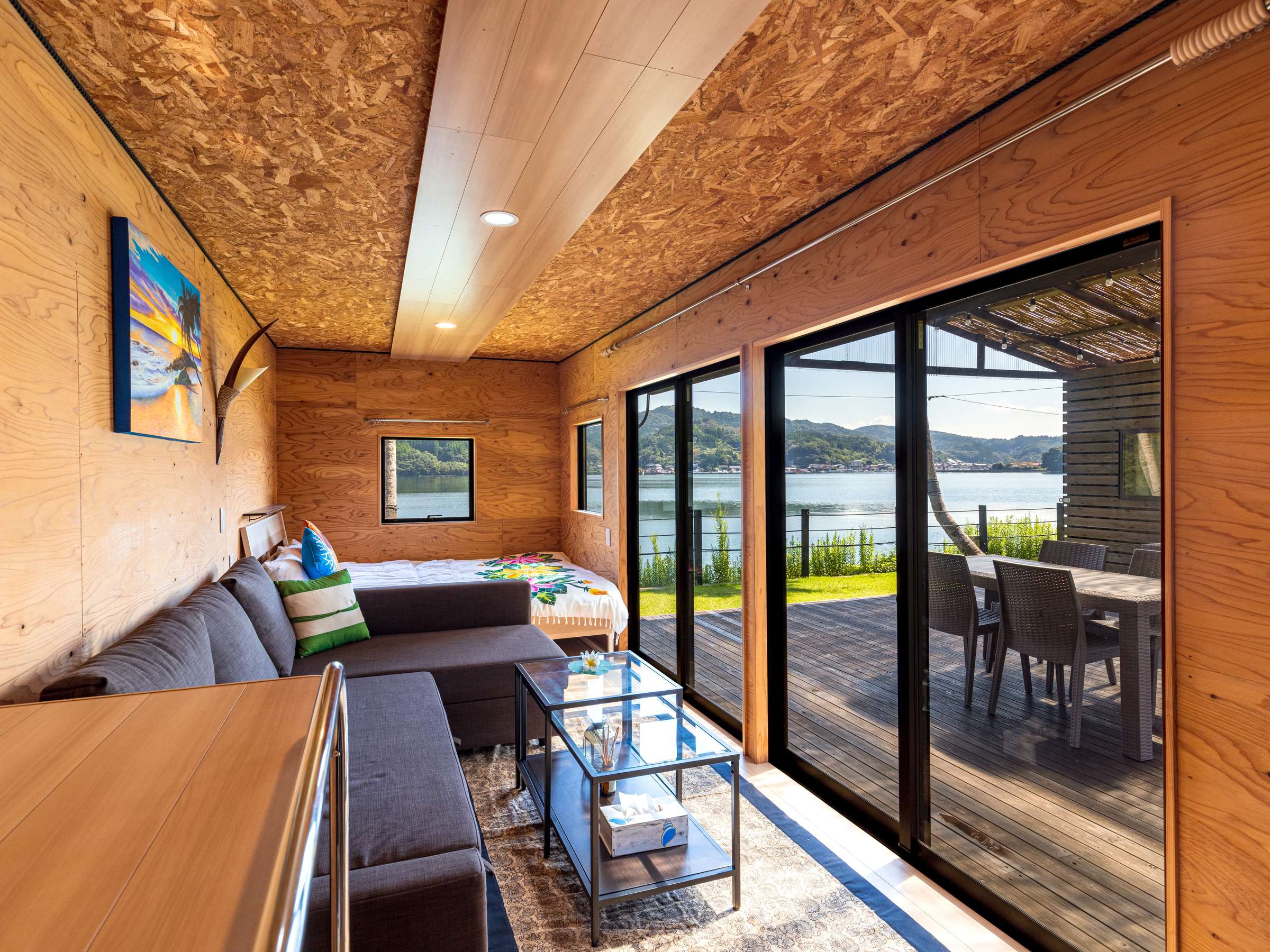 �������u�ԁA����킪�n�܂���ʋ�� Resort comfort inside. Nature outside.