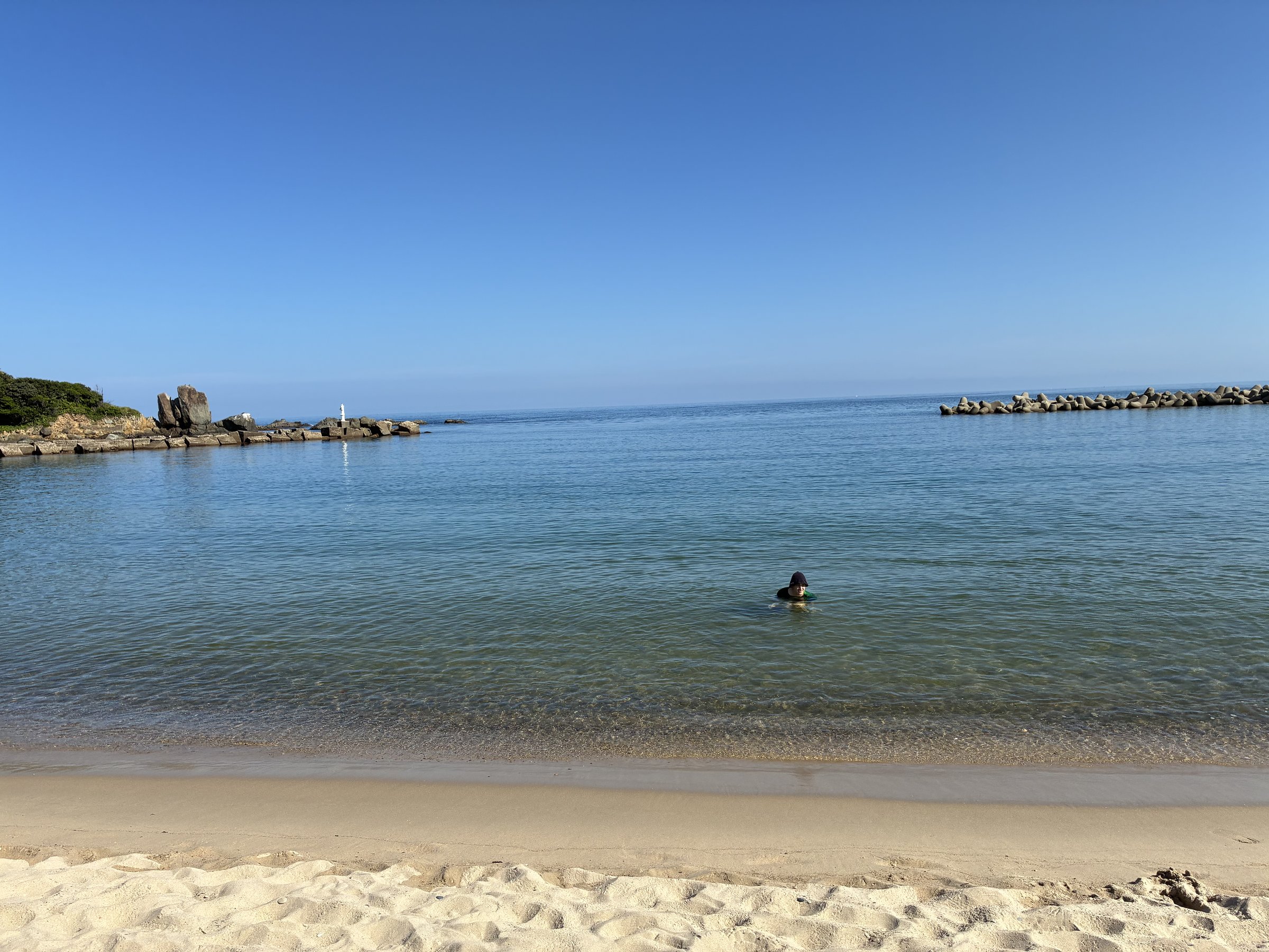 �ڂ̑O�ɂ���C�i���r�C�݁j