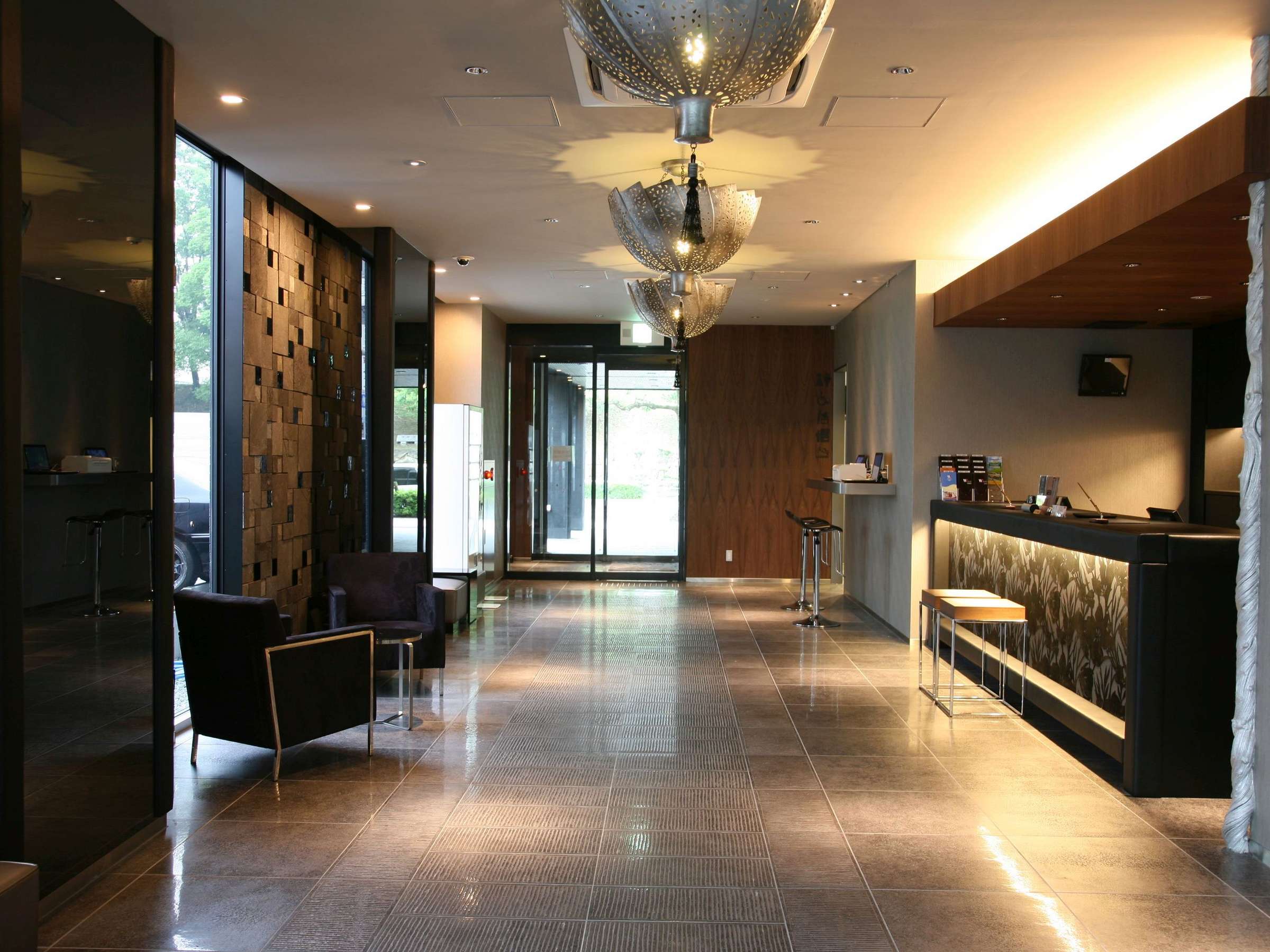 �t�����g�E���r�[