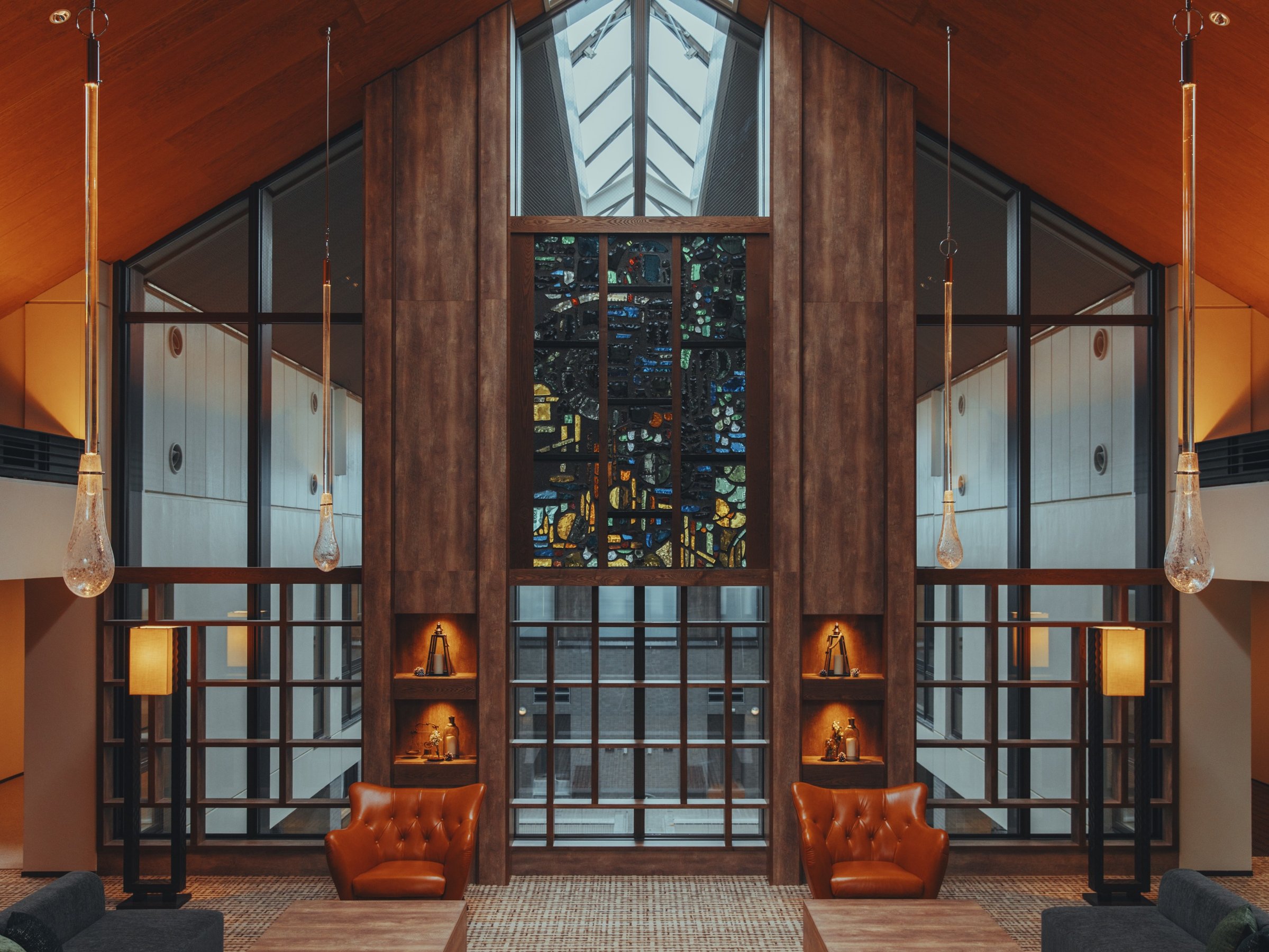 ������������Ԃ��L���郍�r�[�ɂ́A�X�J���v�`���[�h�O���X�������Ă��܂��B