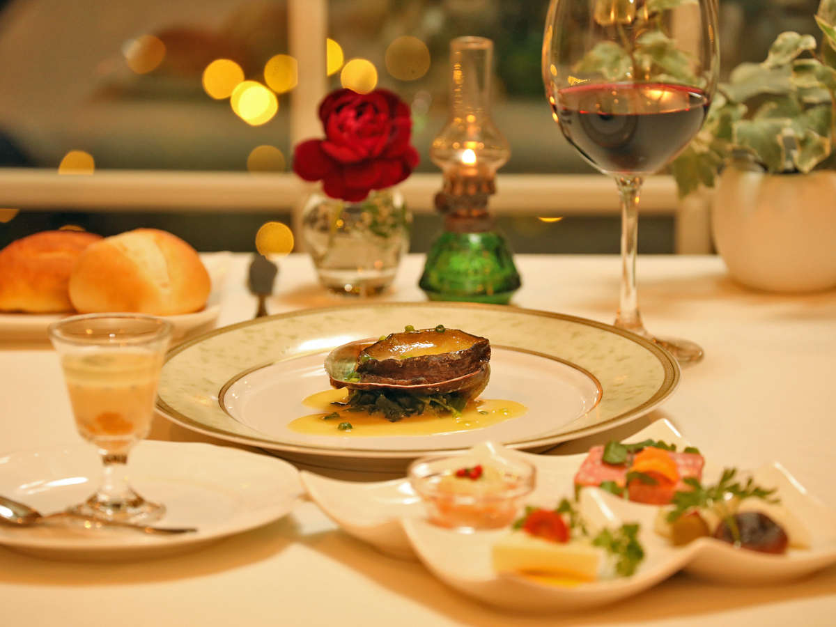 �����̗����ɐ�ۂ݁B�Ί炠�ӂ��I�[�x���W���̃f�B�i�[�^�C��