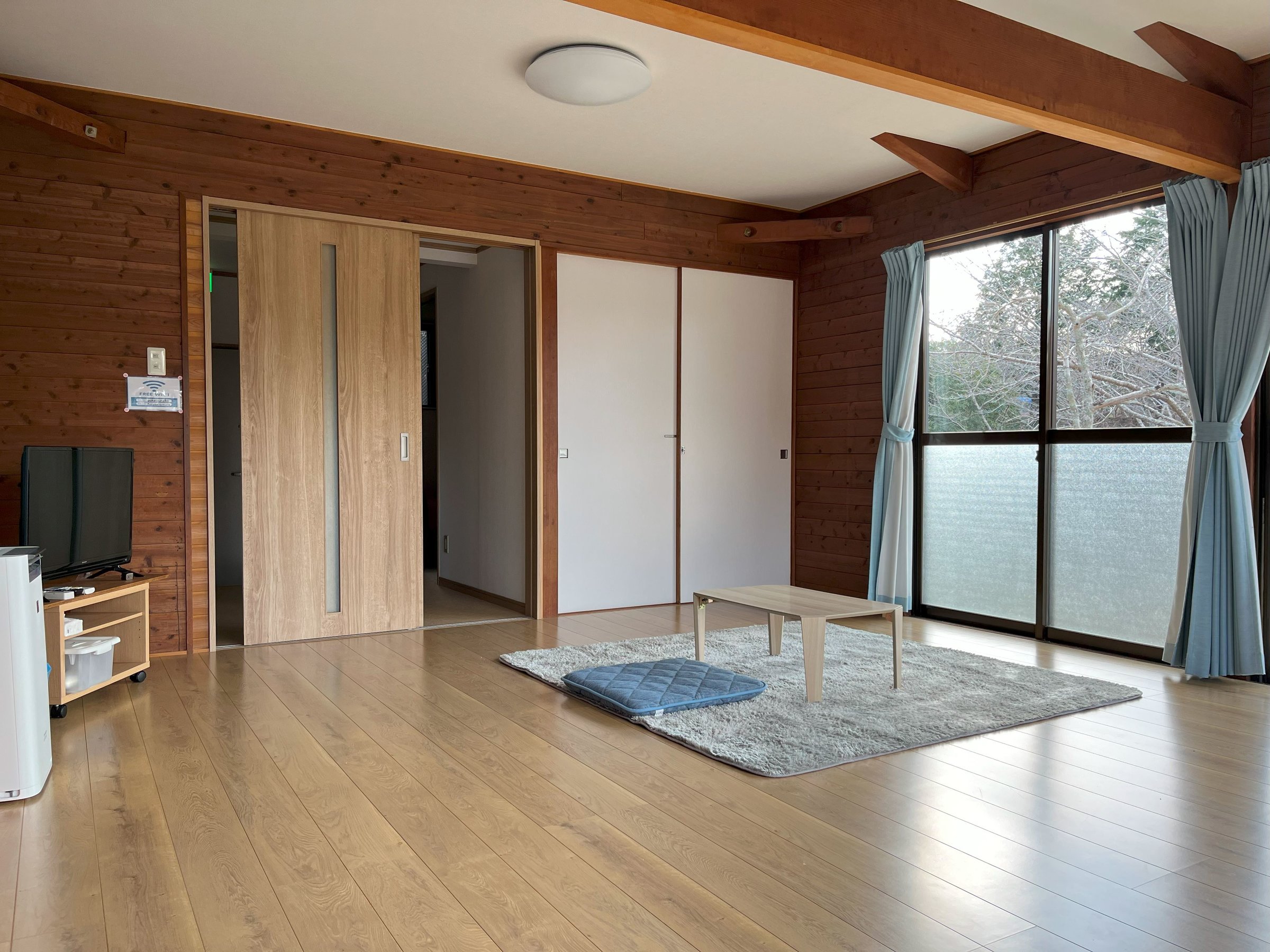 �r������