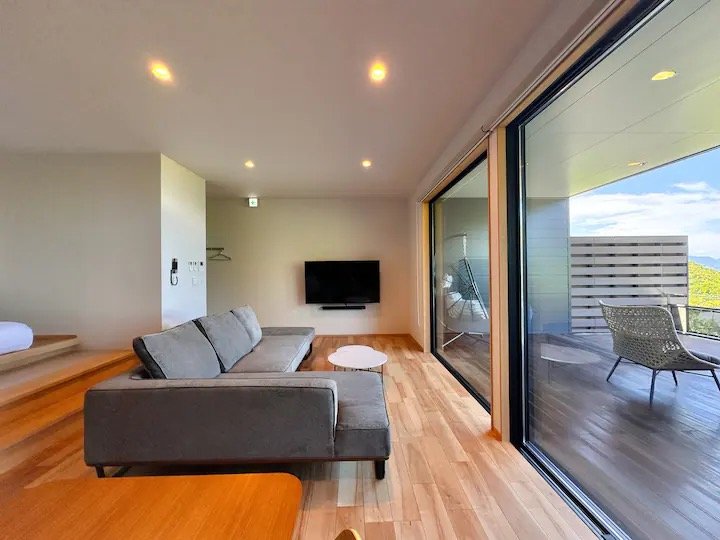 ���r���O