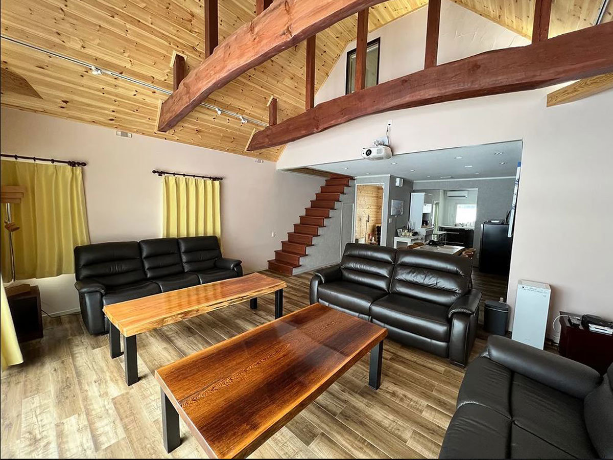 �y�����ԉ�VILLA�z���������̓V��ƌÖ��Ƃ̗�����ۓI�ȍL�X�Ƃ������r���O�ł��B