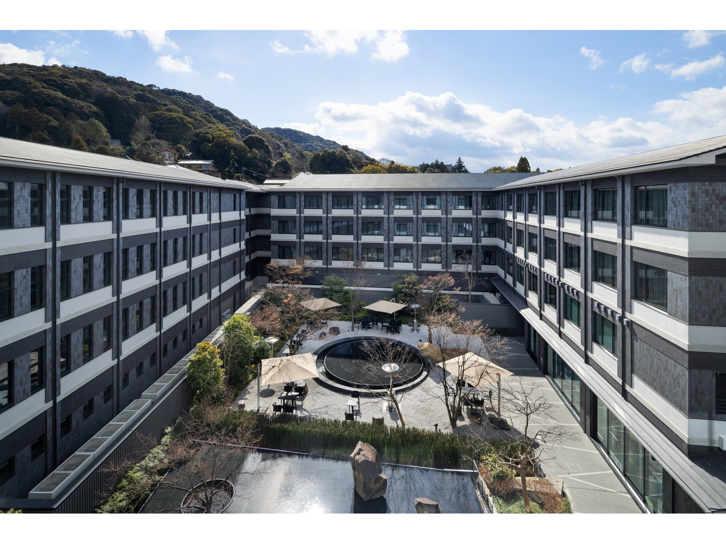 yzežPՂ̖͌`[tɂĂ܂B񂲗B