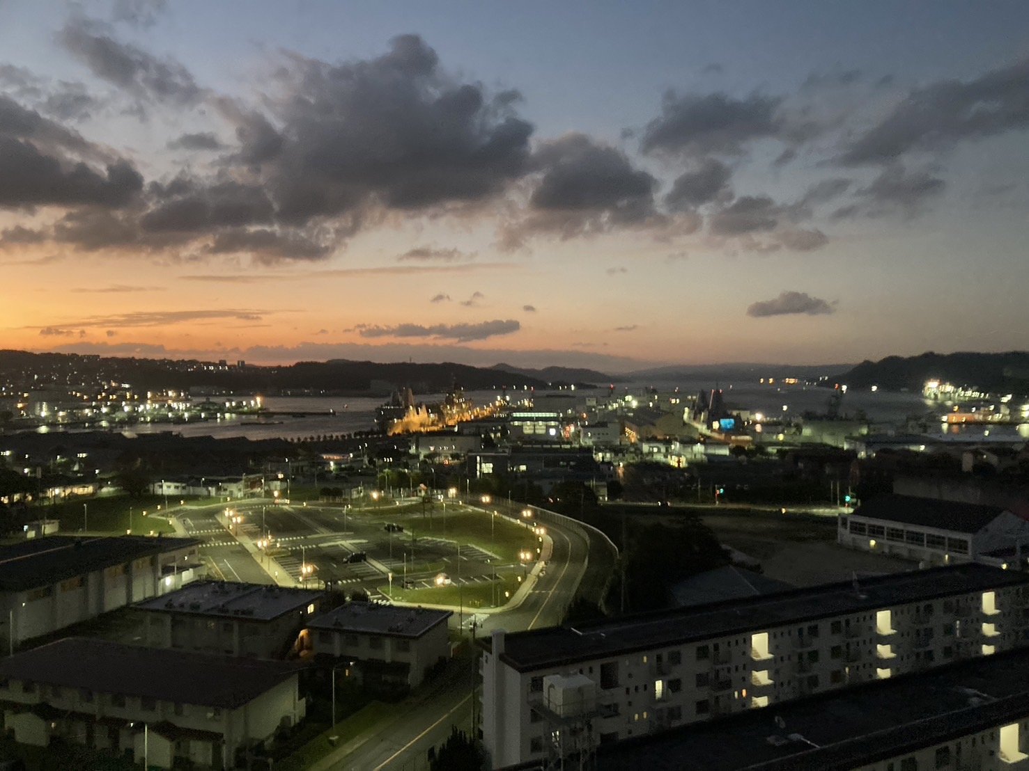 ���������獲���ۂ̖�i�ƍ`���Ȃ�ł͂̌i�F�����y���݉������B