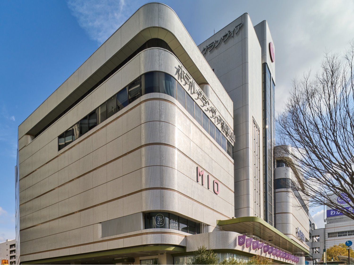 �z�e���O�������B�A�a�̎R��6�K�ɂ������܂��B