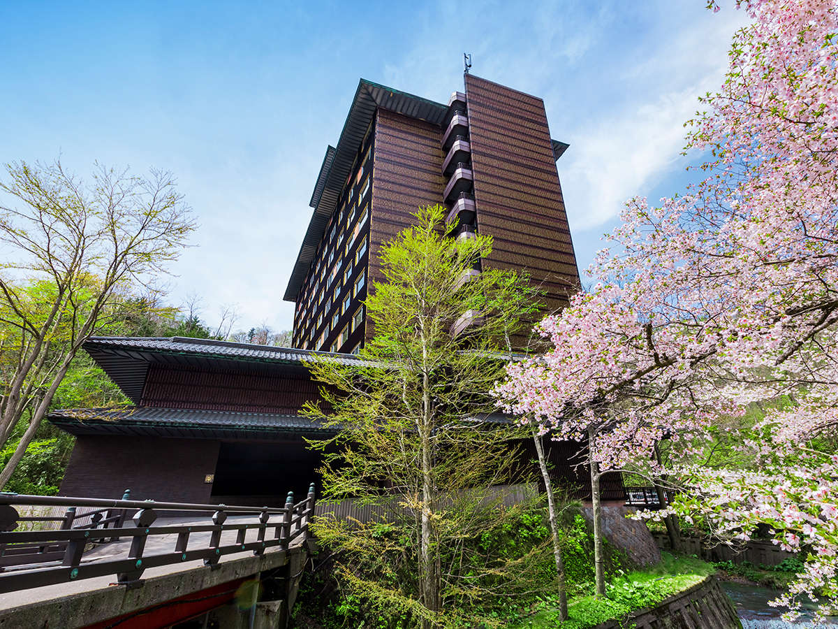 �y�O�ρz�t�͍��A�Ă͐V�΁A�H�͍g�t�A�~�͐�B�l�G�ňقȂ�\���������o�ʂ̎��R���������݂��������B