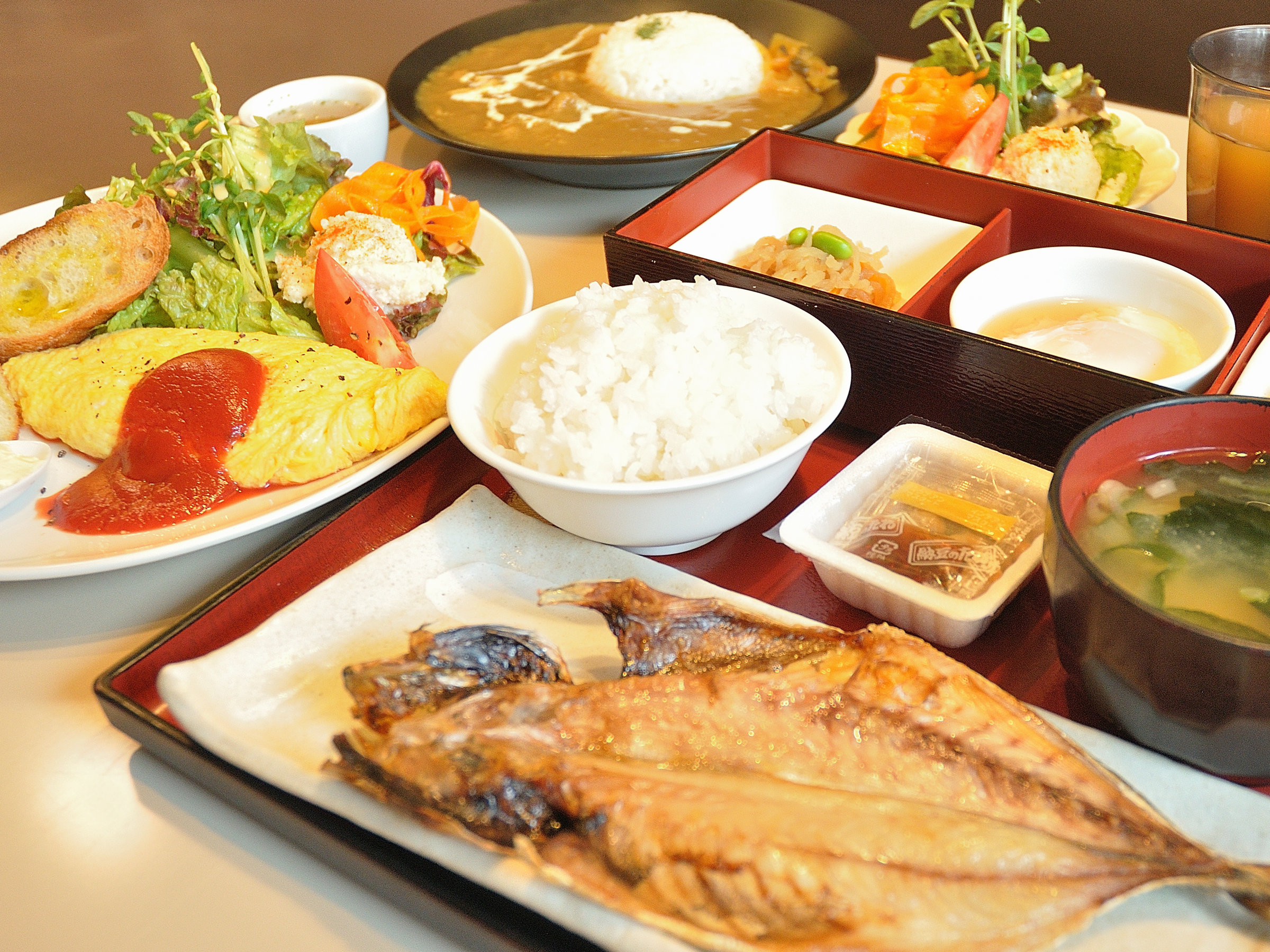 KOKO HOTEL���Éw�O�̂ł����Ē��H�B�R��ނ̃��j���[���炲�I������������H�X�^�C���B