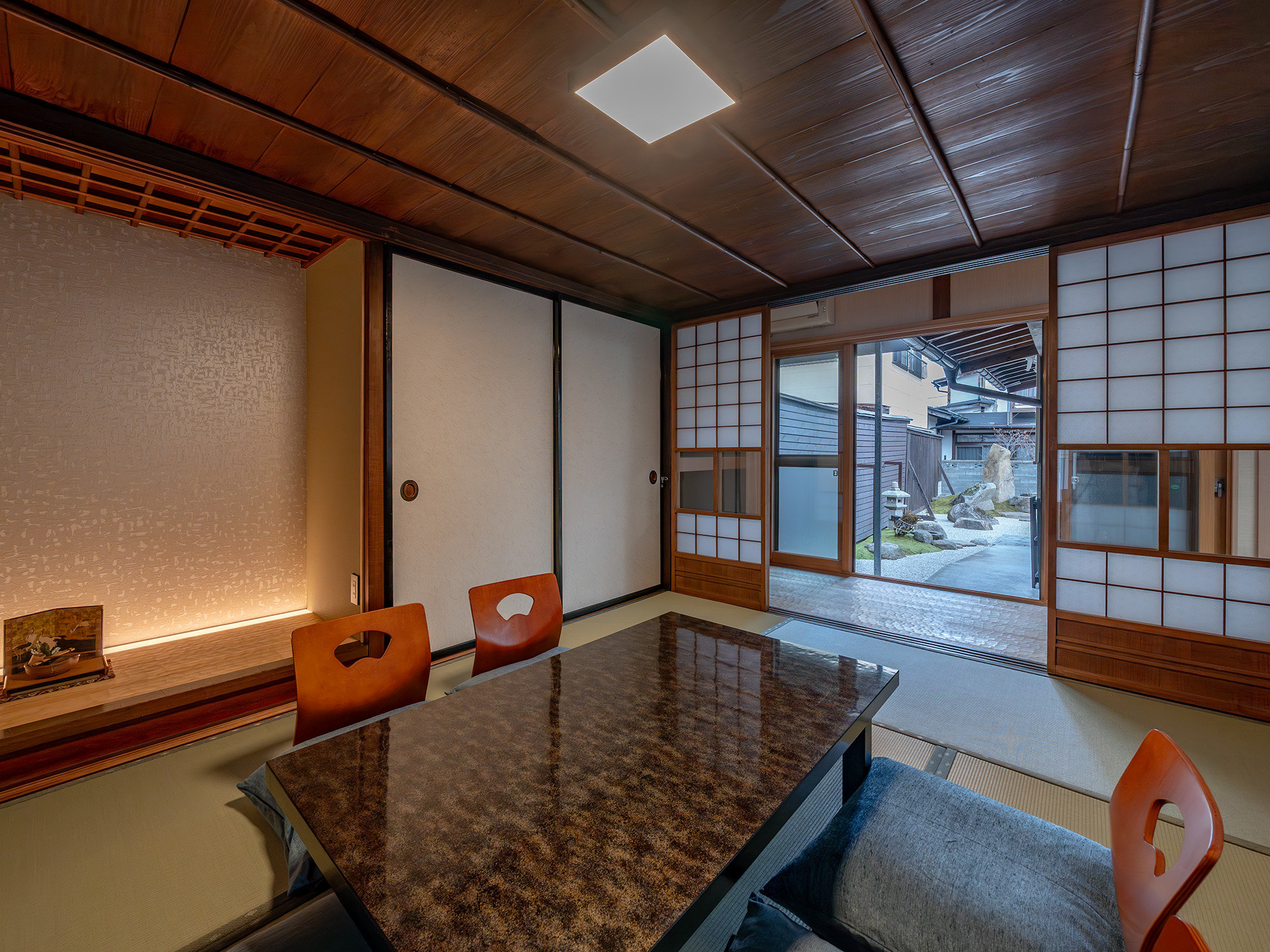 ���r���O