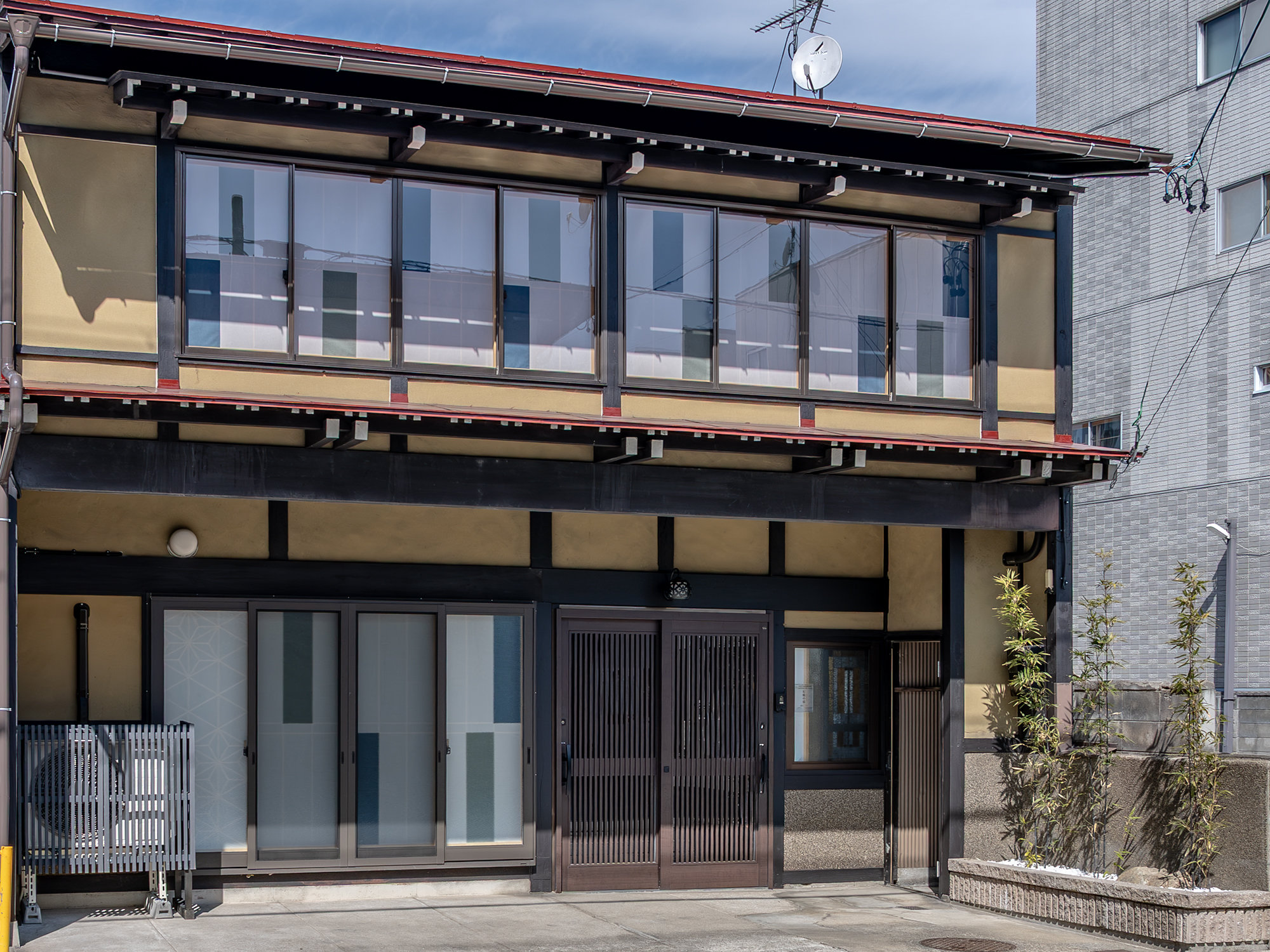 ���R�w�k��6���A�Â������݂������B�������ԏꊮ�����ő�11���l�܂ň꓏�ݐ؁B�O���[�v���s�̋��_�ɂ���