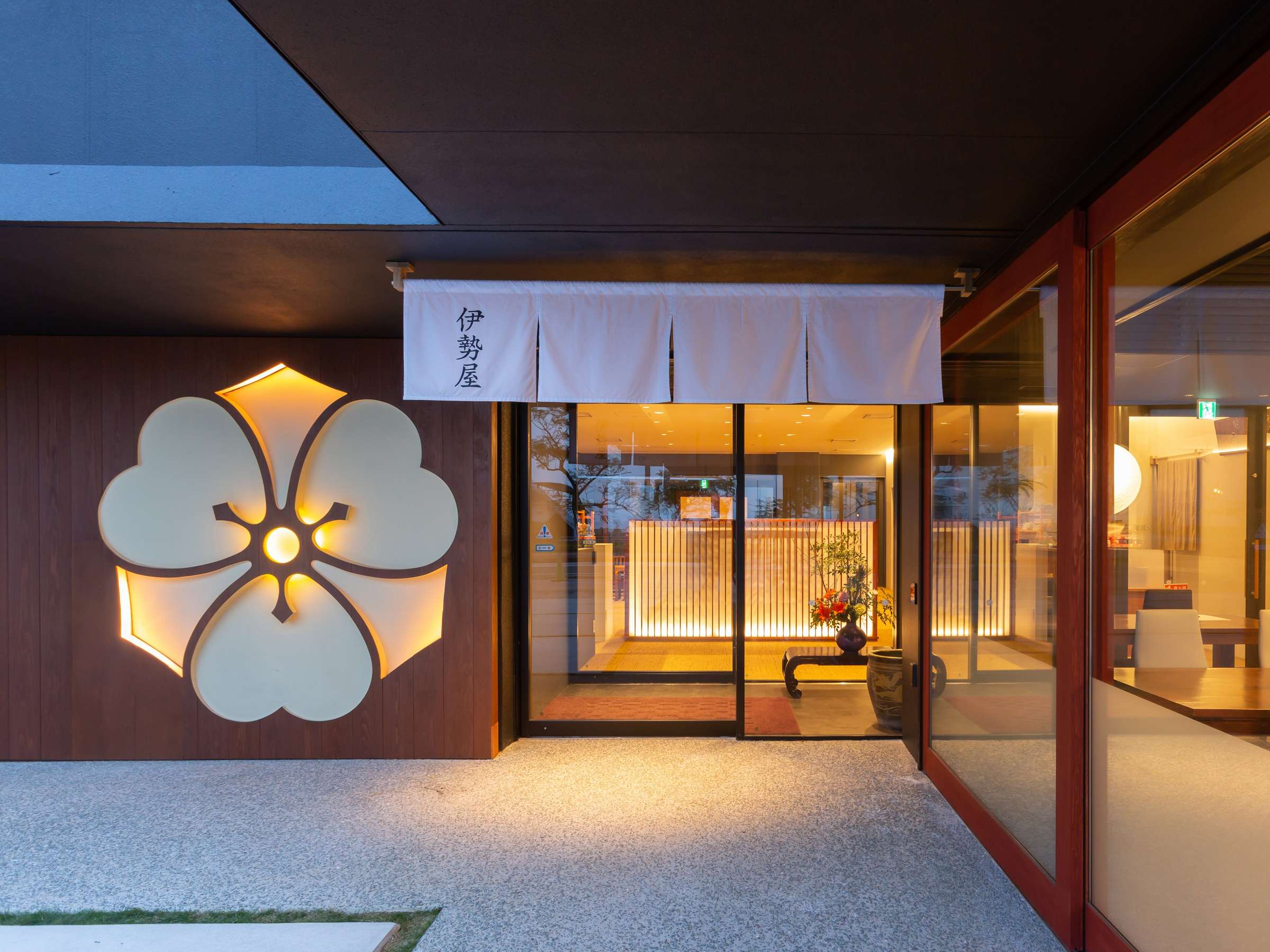 �Ɩ�ł���u���Ћ�i���񂩂��΂�)�v���傫���������ꂽ���ցB�������������̔�����₵�܂��B