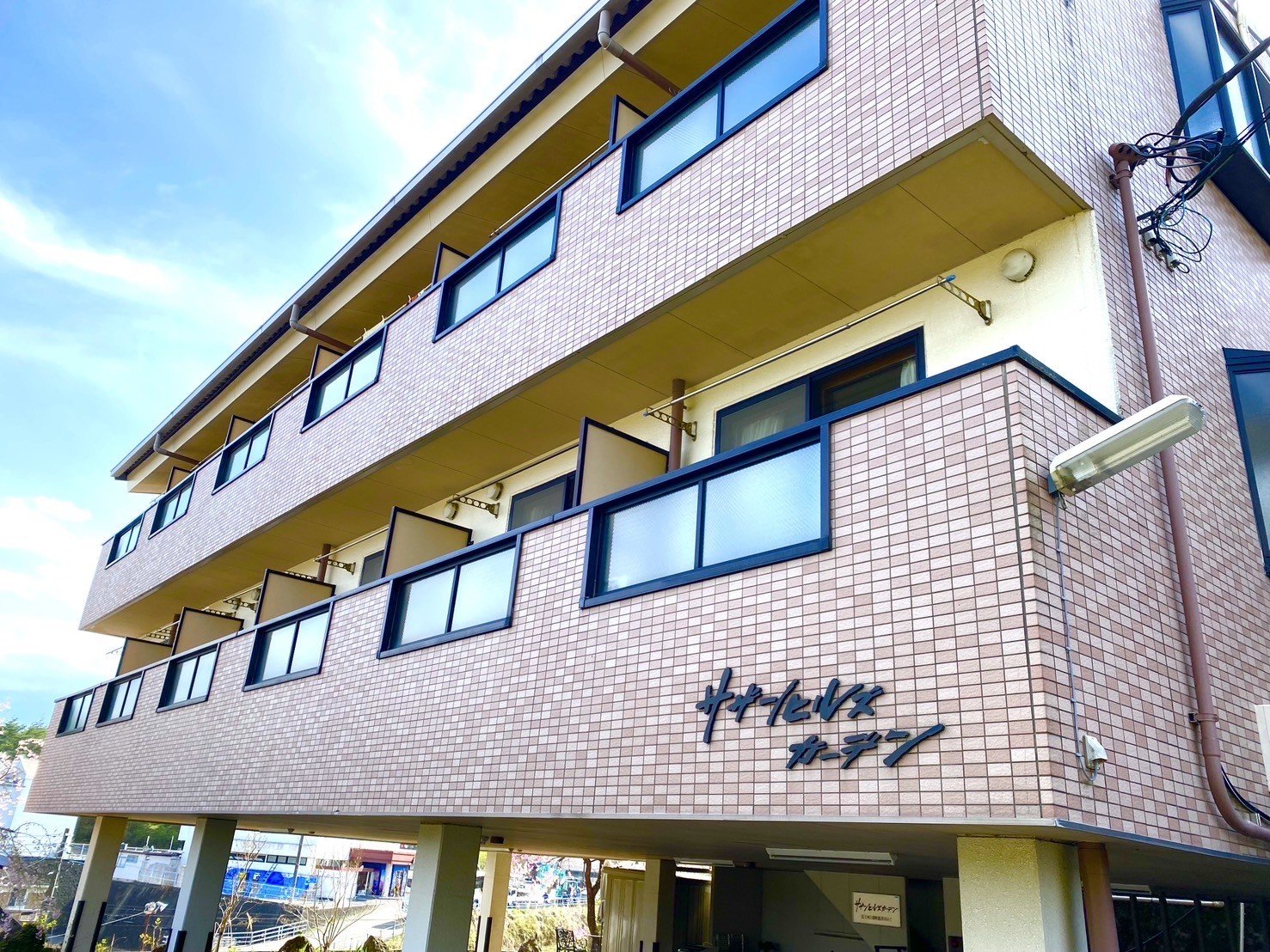 ���S�n�Ɉʒu���Ȃ���ՐÂȏZ��X�ɘȂރX�^�C���b�V���Ȏ{�݂ł��B