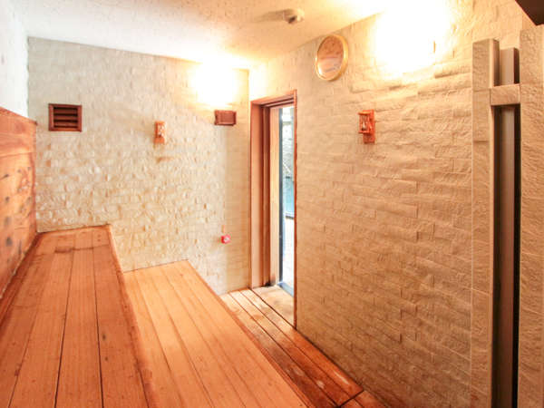 2025�N7���@�����C�������I90�x�𒴂���A�c�A�c�T�E�i�~15�x�L���L�������C�����y���݂�������