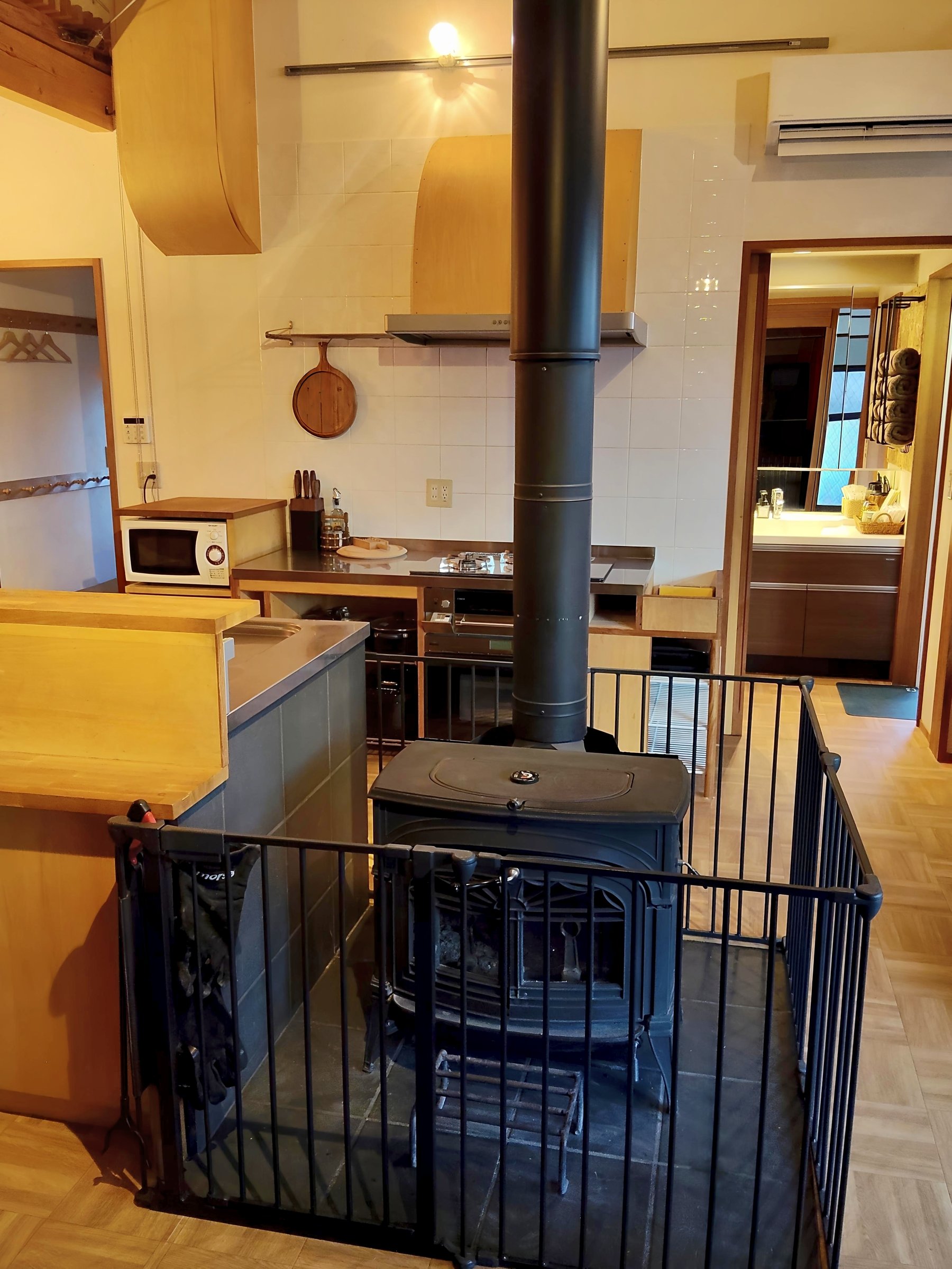 �_�C�j���O�i�d�X�g�[�u�j