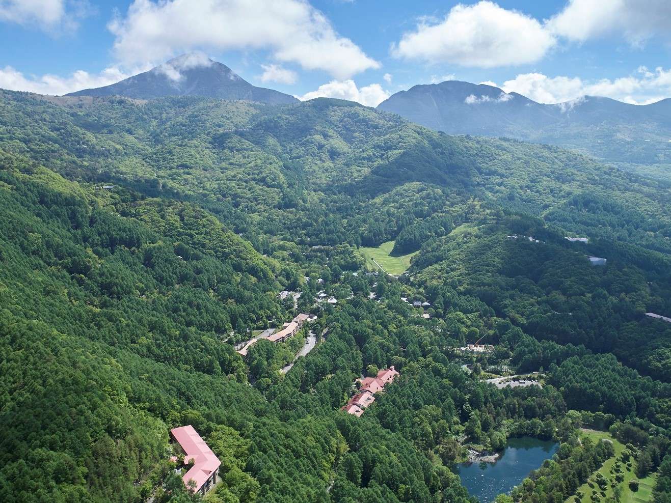 ���}���]�[�g�^�E�����Ȃ̓z�e���𒆐S�ɗl�X�ȃA�N�e�B�r�e�B������܂��B