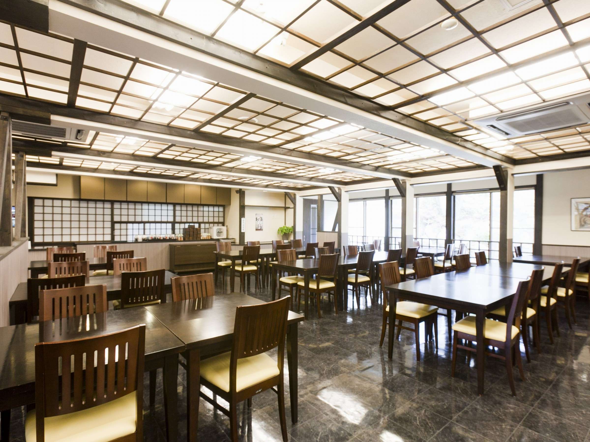 ���H������������