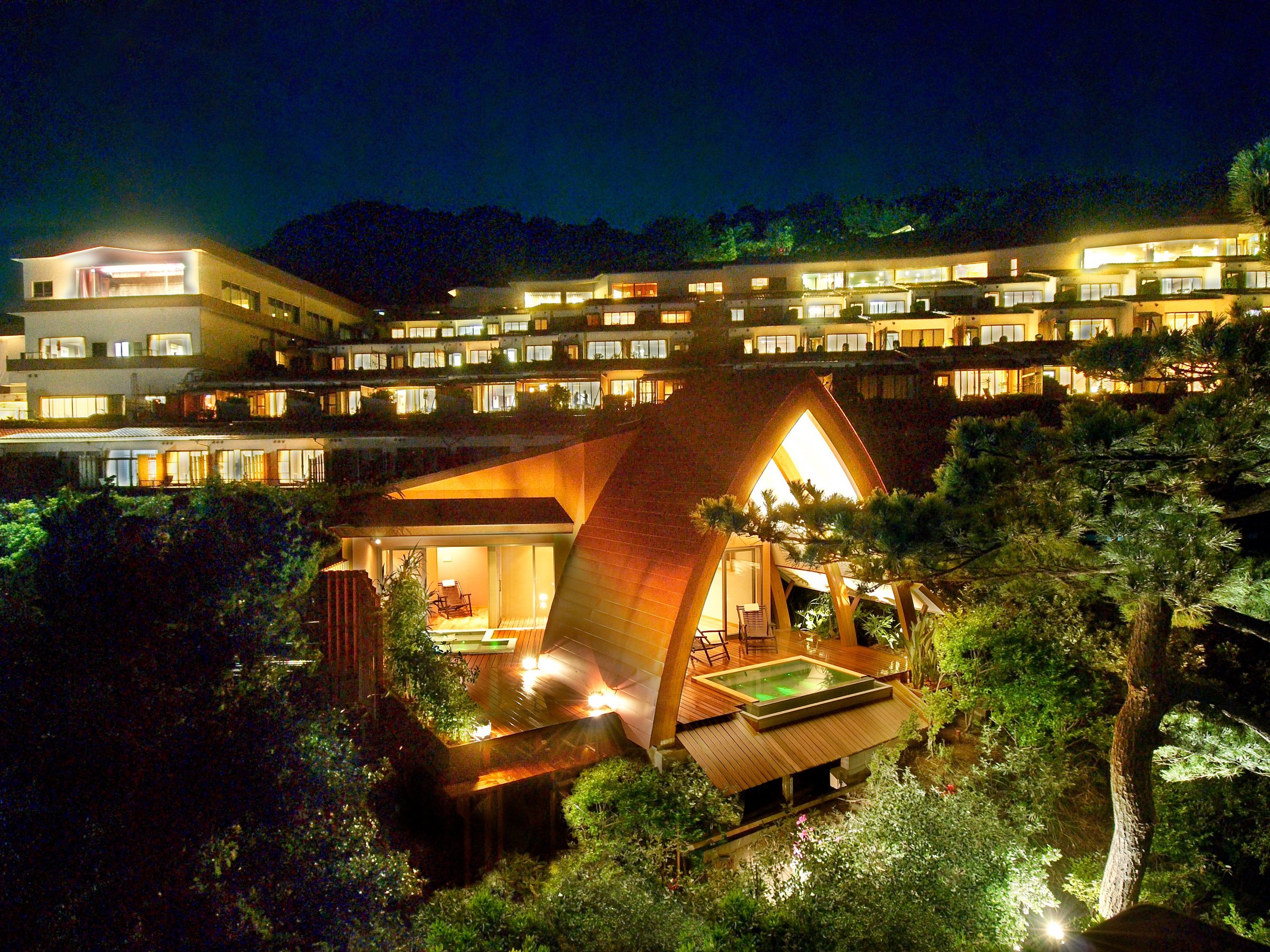 ��͌����̌��Ō��z�I�ɉf��܂�