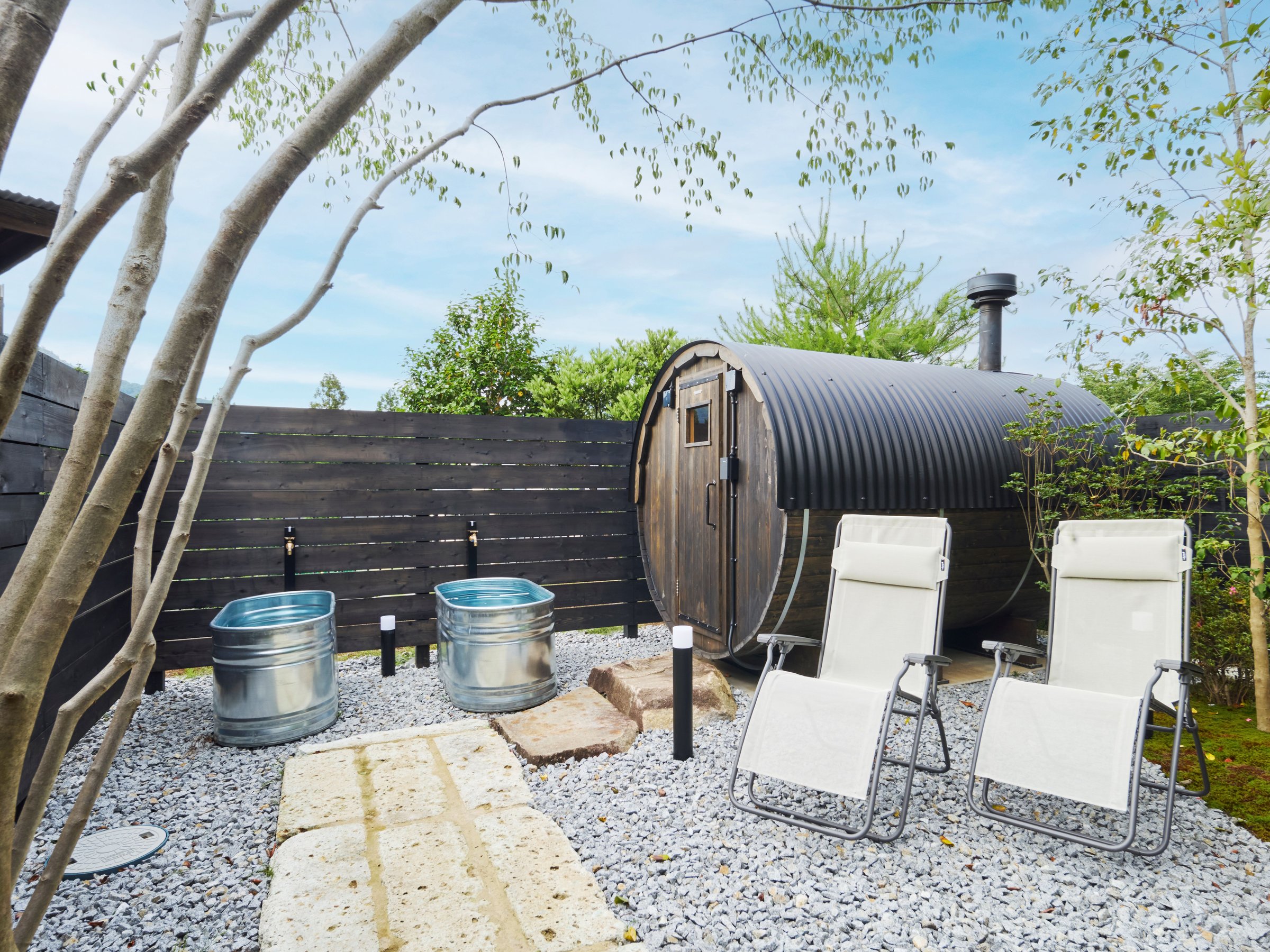 �T�E�i�X�y�[�X