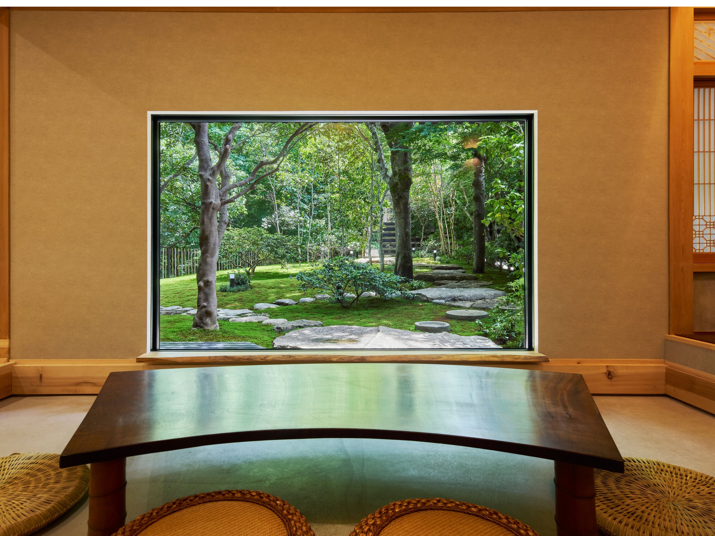 �y�Ԃ���̌i��