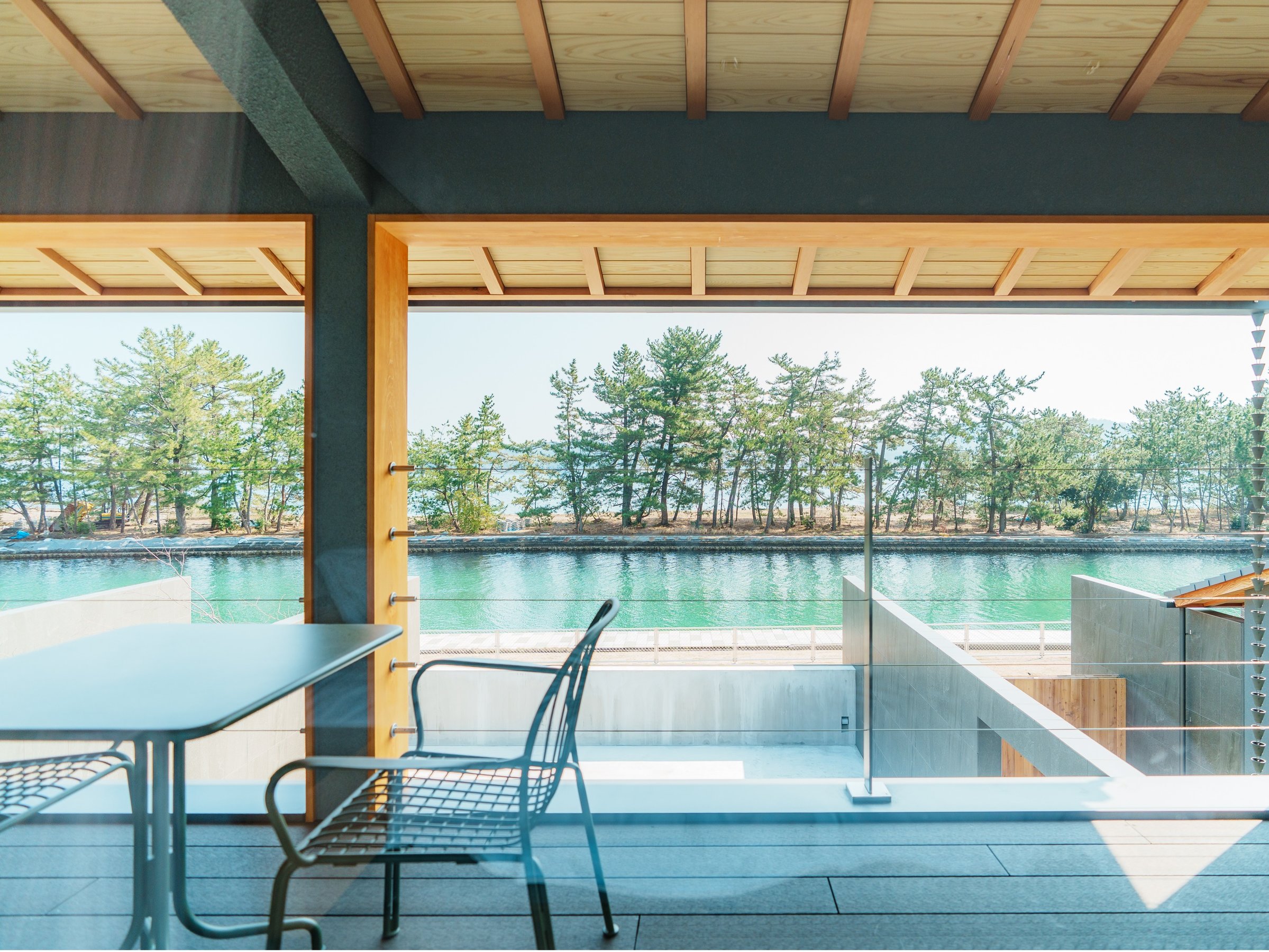 �ycalm�i�J�[���j�z�V�����̉^�͂�]��2�K�e���X�B