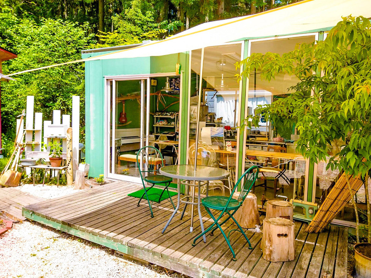 �E�y�𗬃X�y�[�X�z���̗��s�҂Ƃ̂ӂꂠ�����y���ޓ��ʂȋ�ԁA�q����̑�؂����������܂�