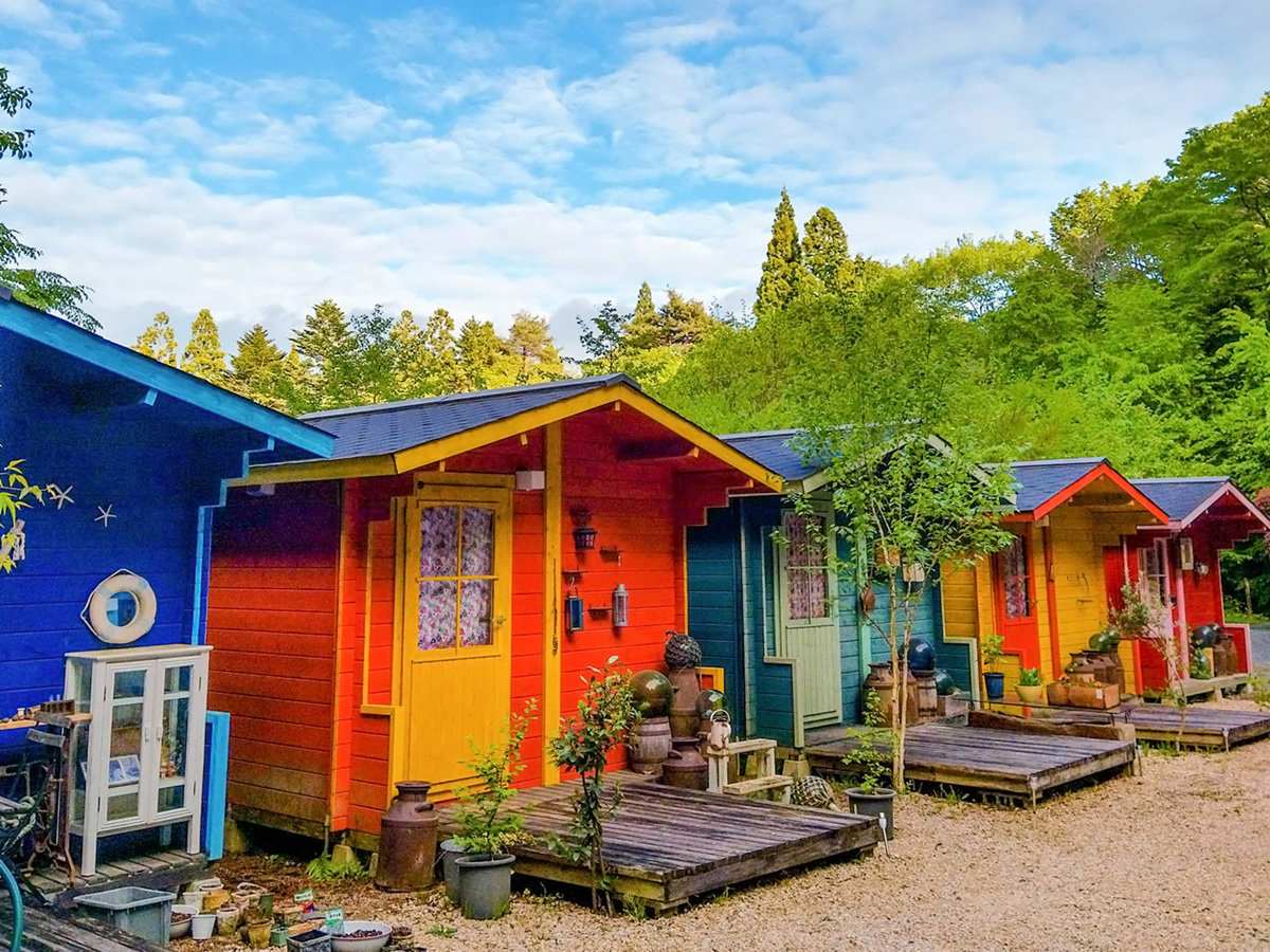 �E�y�O�ρz���R�Ɉ͂܂ꂽ���̏����Ȋy���ŁA�F�Ƃ�ǂ�̔������ɖ�����܂�