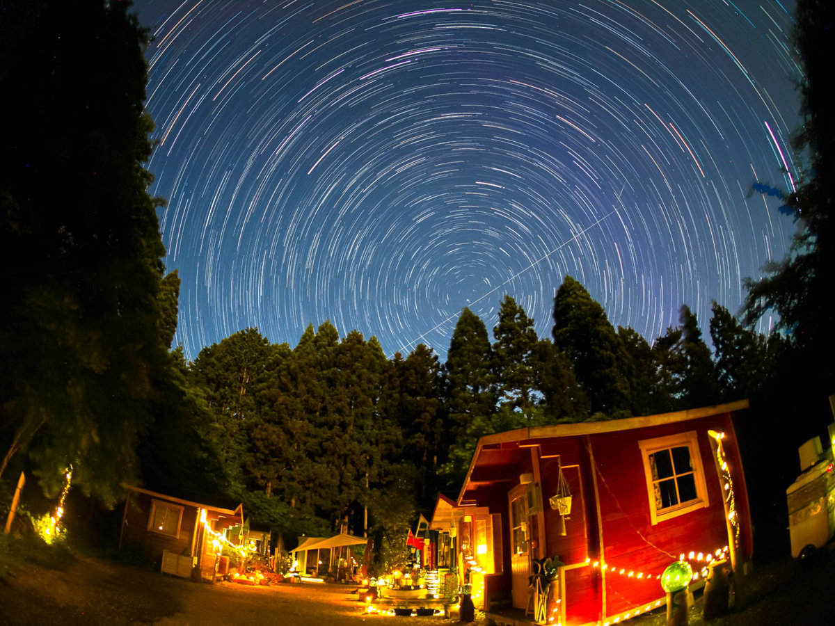 �E�y���i�z����ʂɍL���鐯�X�𒭂߂Ȃ���A�������Ƃ������Ԃ����߂�����������