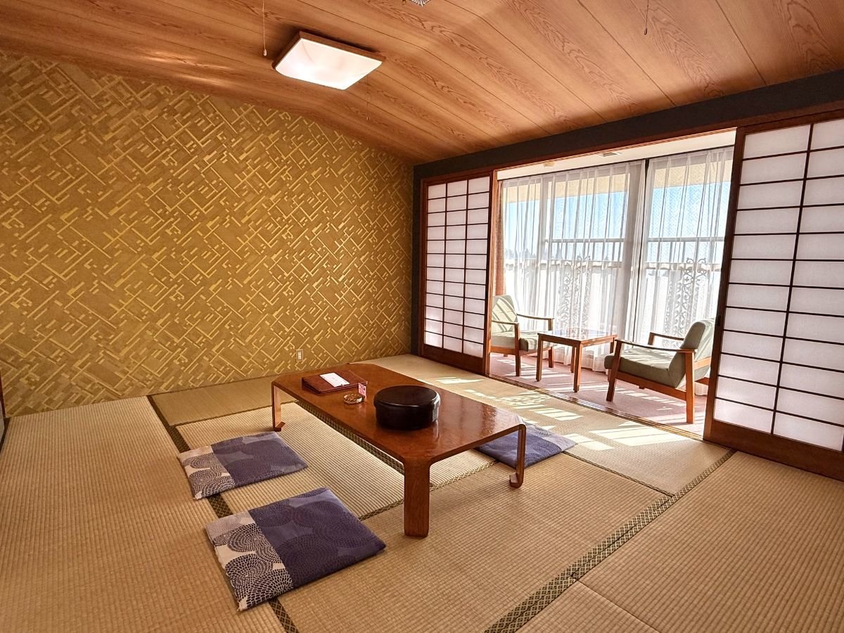 *���a��10�􁟂��q�l�A��̉Ƒ����s��O���[�v���s�Ɂ��I�D������̍���ɕ�܂ꂽ�����̂��؍݂��ǂ�����