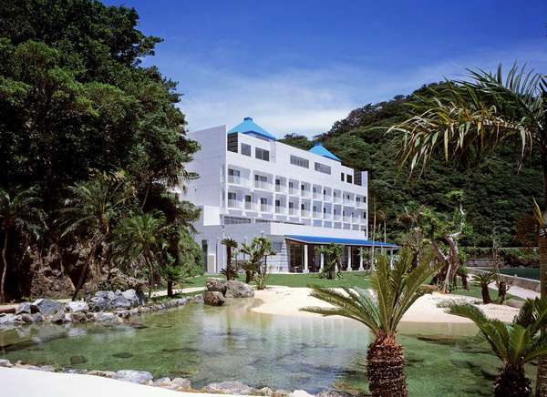 �R�r���z�e���̎����̊C���r�B�M�ы��ƊC���𗬂��ꂪ�S��a�܂��܂��B