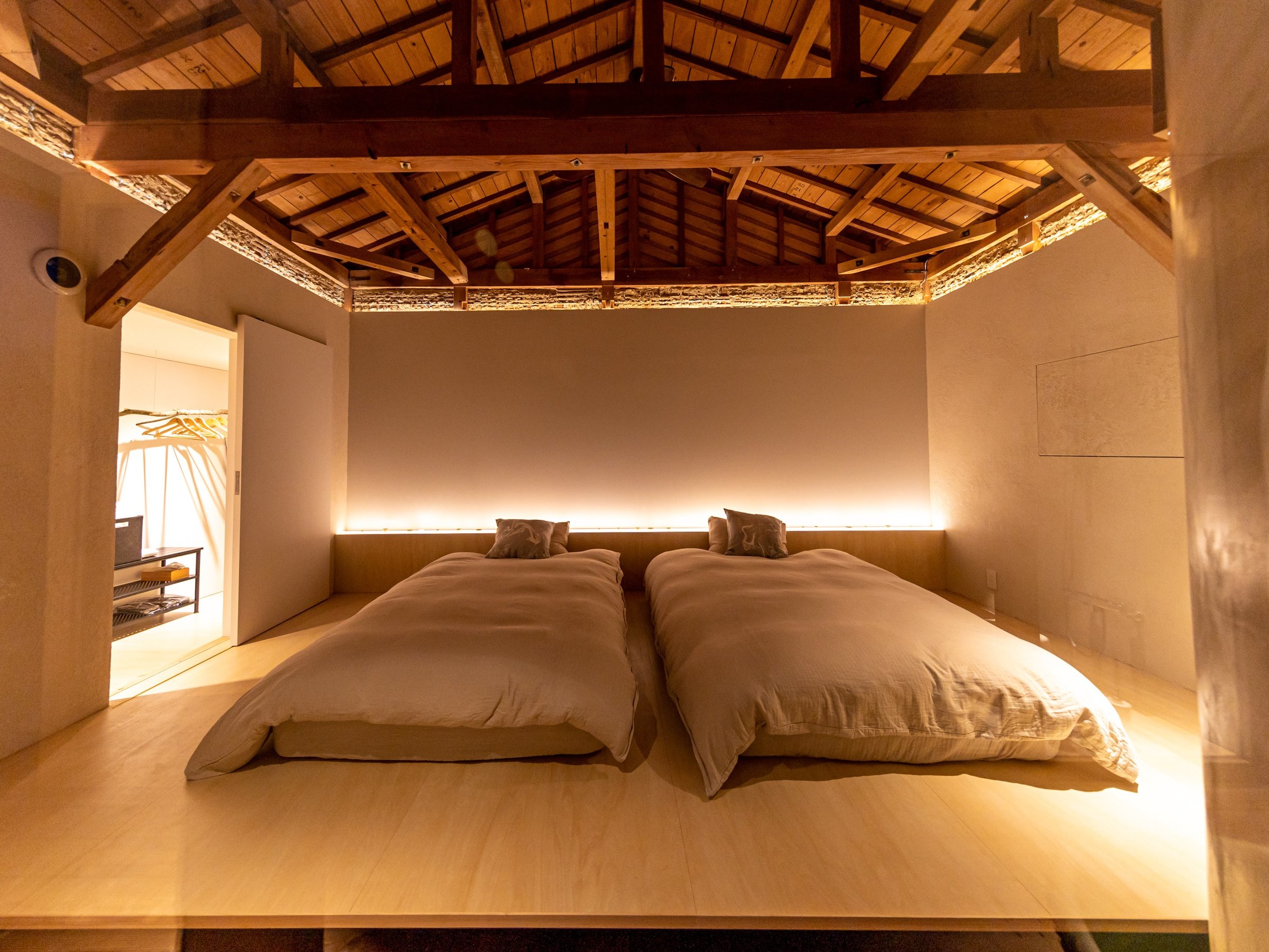 Main bed room���{�x�b�h�Ёu�V���L�[�p�t�v�Z�~�_�u���͐S�n�悢�����U���܂�