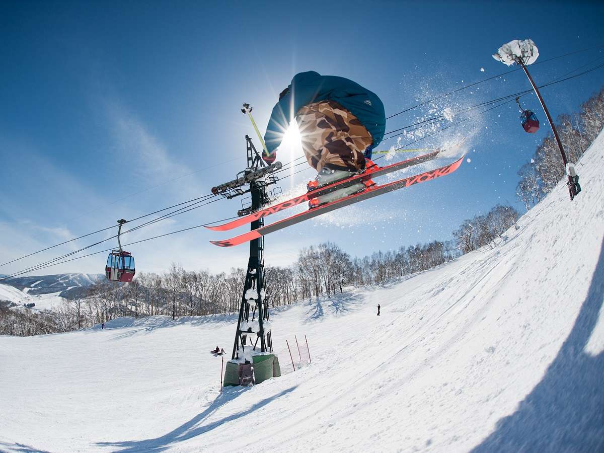 ■【冬ルスツ】突き抜ける空の青と雪の白さが快適な滑りの舞台!北海道最大級3山37コース!