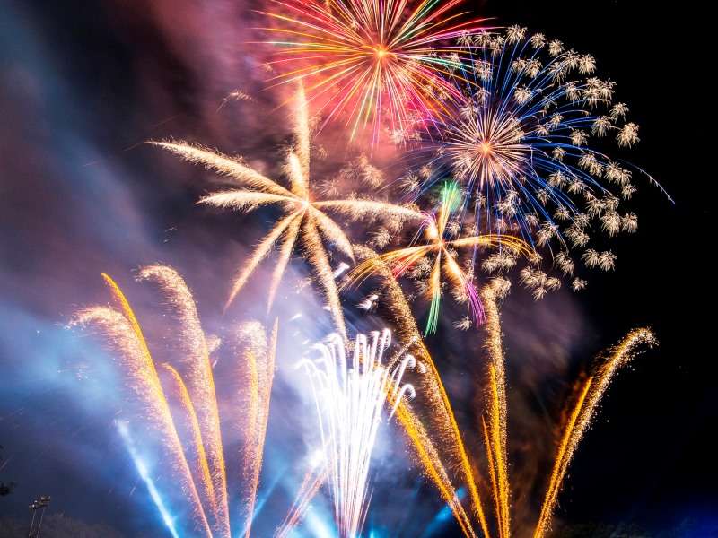 【日程限定】1,200発の花火が打ちあがるスペシャル花火大会!クリスマスイブ&大みそか開催予定!