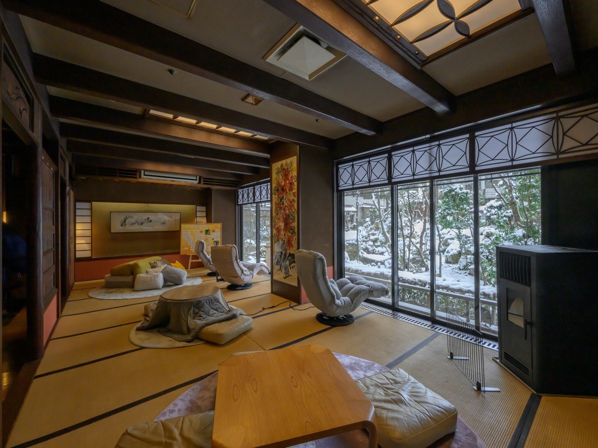 ���������{�뉀�𒭂߂Ȃ���ꑧ�B�ґ�ȗ]���̎��Ԃ����߂������������B