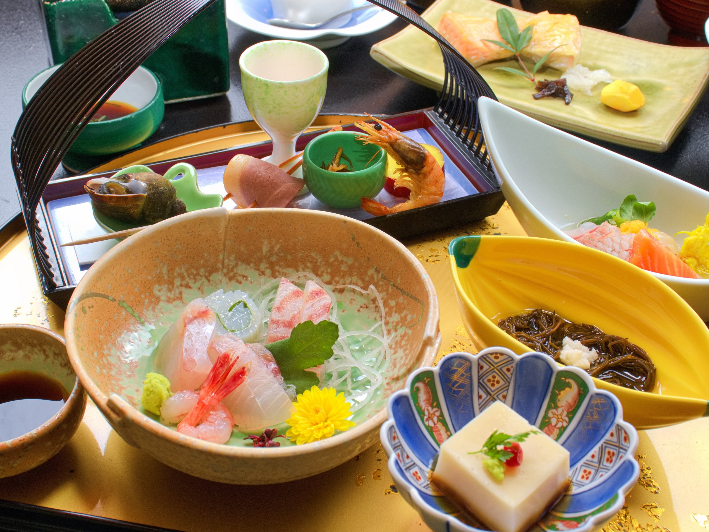 ���[�H���/�V���̊C�̍K�𒆐S�Ƃ����g������ȗ����h�������\�������B