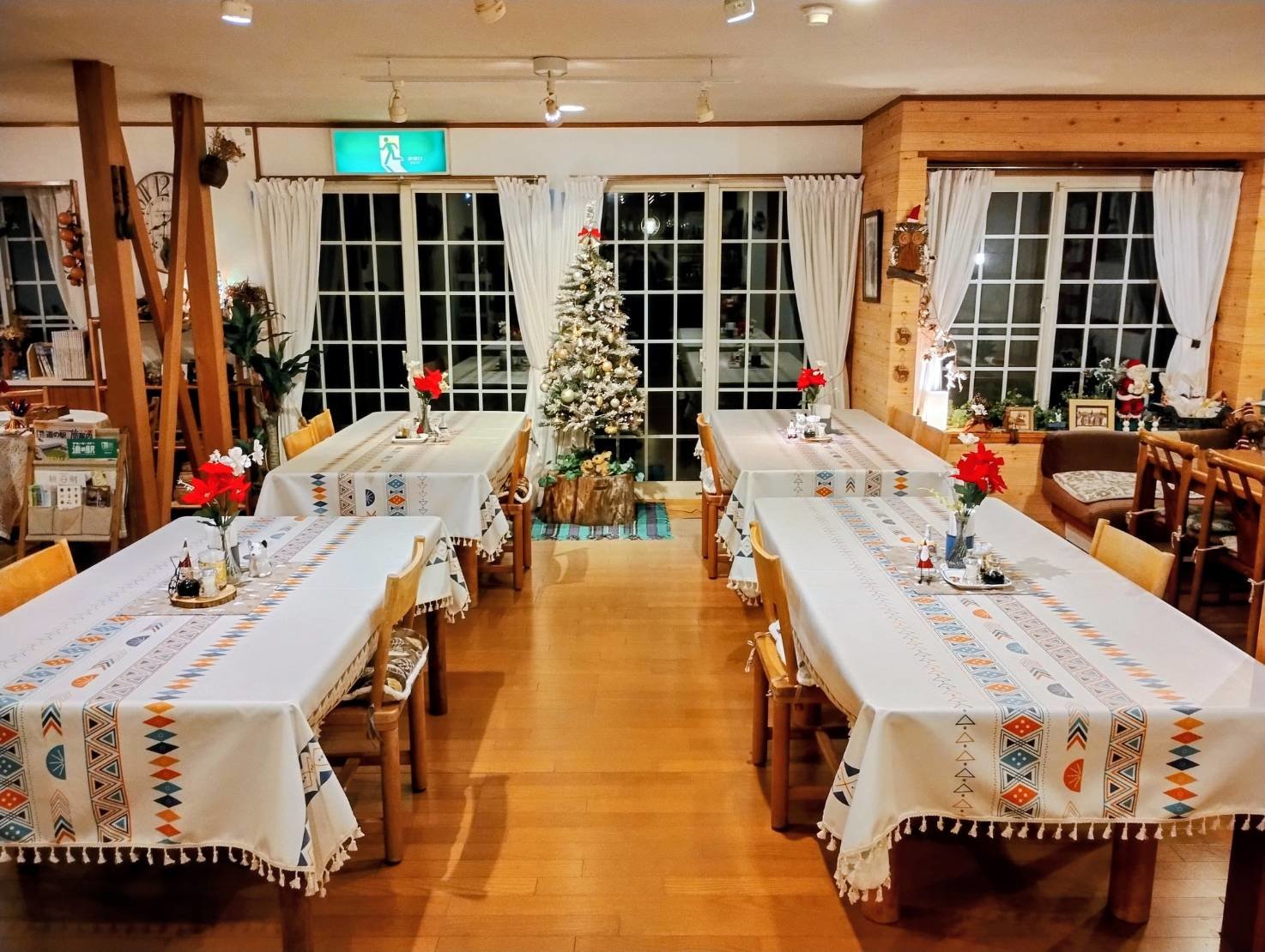 �N���X�}�X�̏�������ꂽ�H��