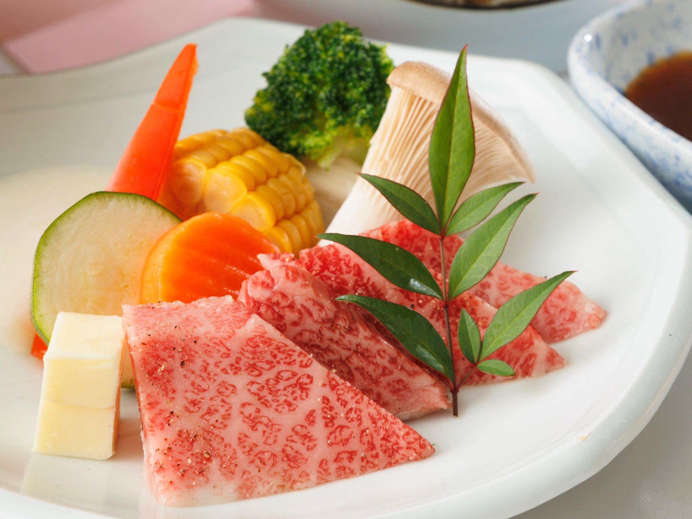 *【認証近江牛の1品一例】認証近江牛の中でもA5ランクの最上級!とろける肉質をご堪能ください。