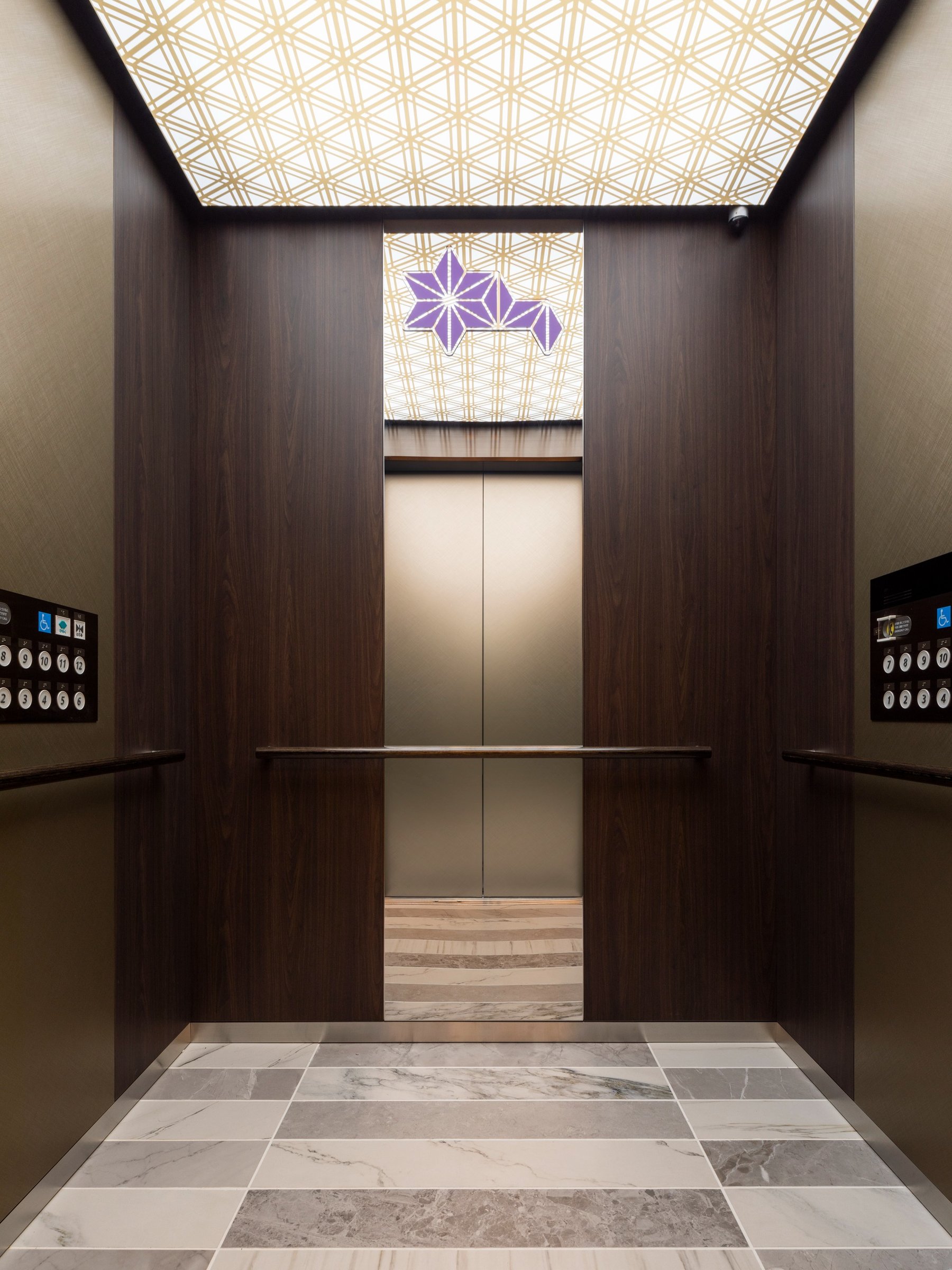 �G���x�[�^�[��