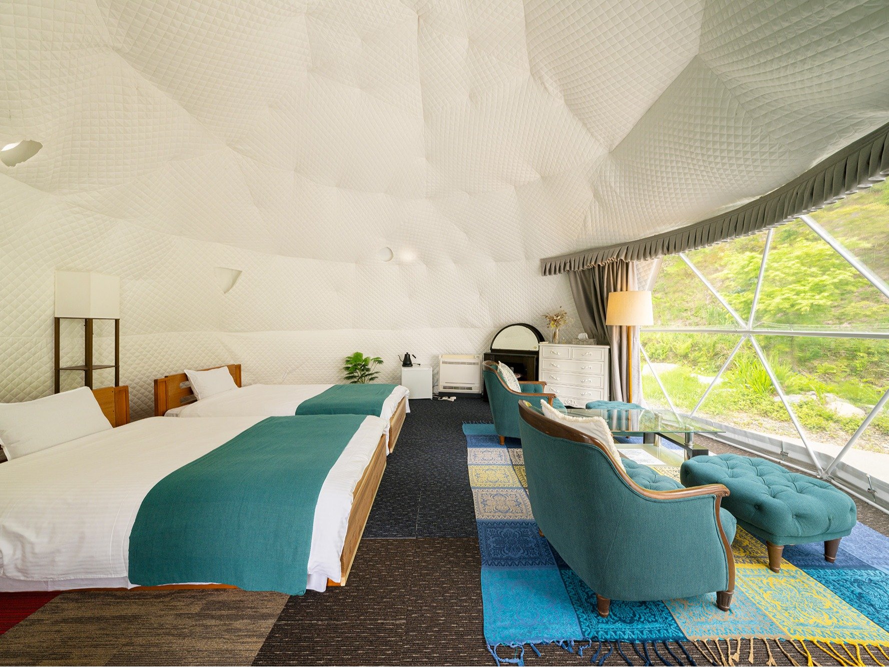 �y���}���h�[���z���O�W���A���[�ȃC���e���A�ŃO�����s���O