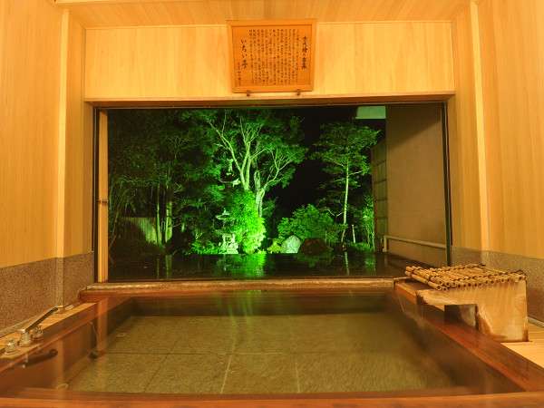 【古代檜の大風呂】夜の風景