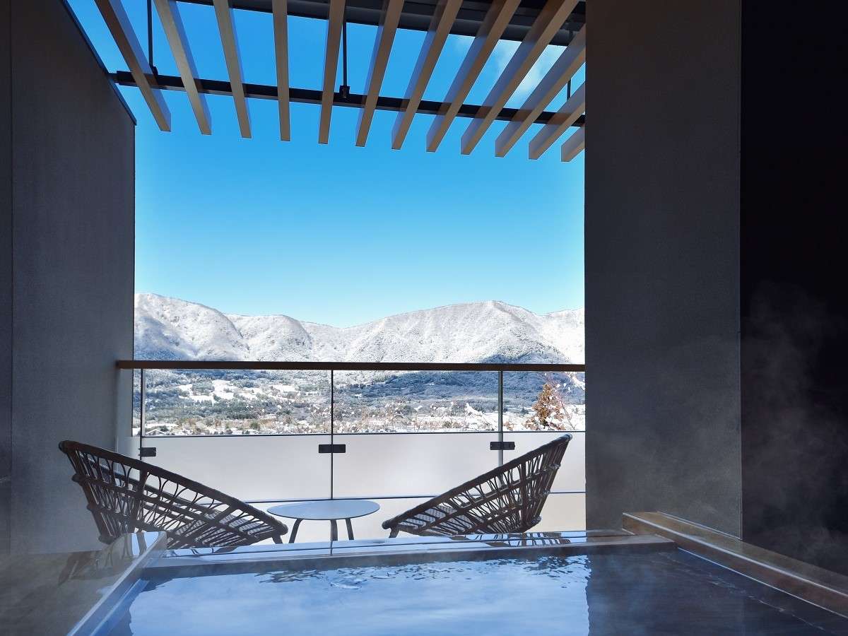 ~ɂ͐񂾋Cɕ܂āAቻςRX𒭂߂Ȃ݂̓