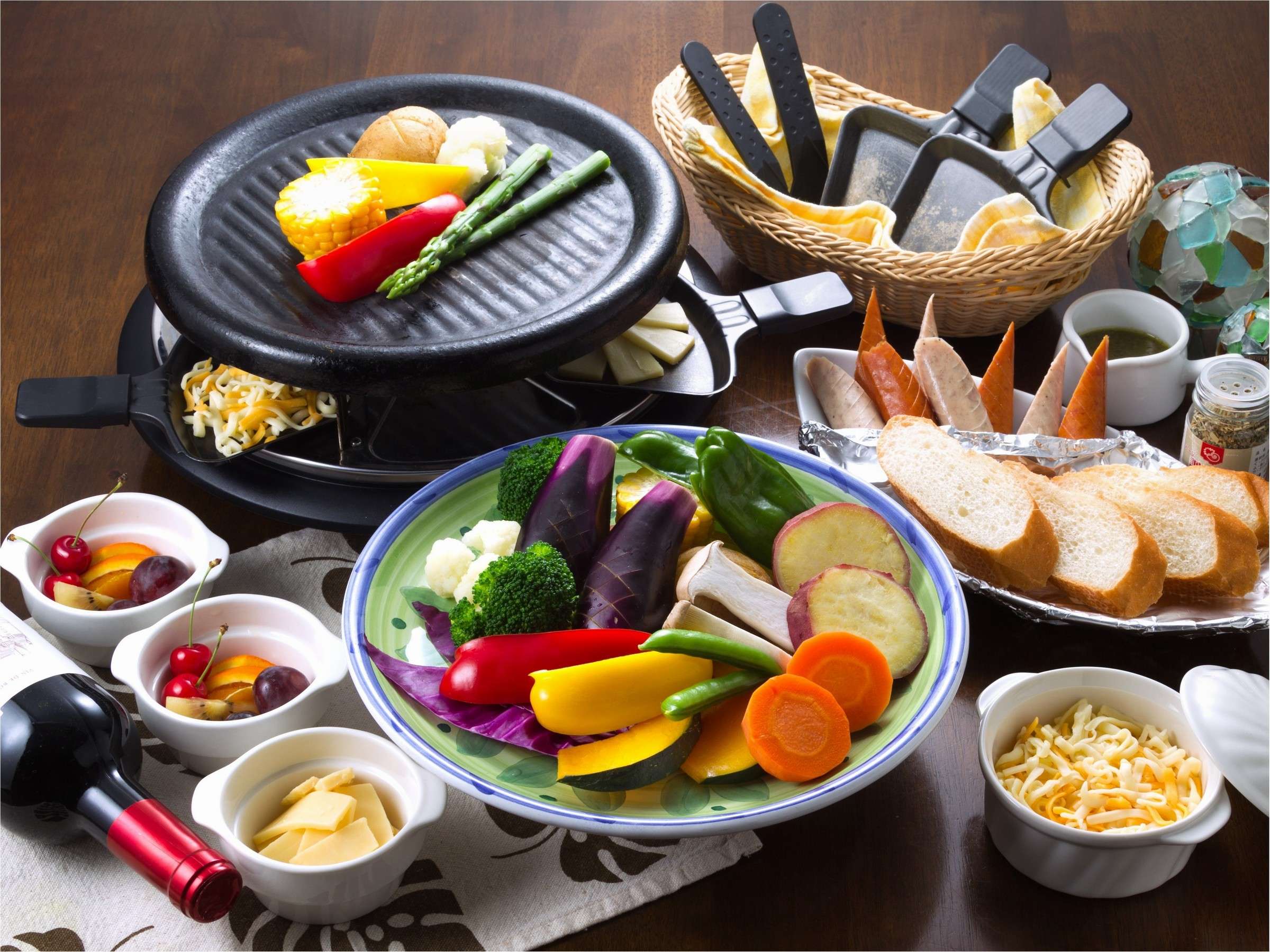 ���N���b�g�`�[�Y�f�B�i�[�F�H�ނ��Ă��Ă���ԂɃ`�[�Y��n�����Ă��D�݂̐H�ނɃ`�[�Y�������Ăǂ����B