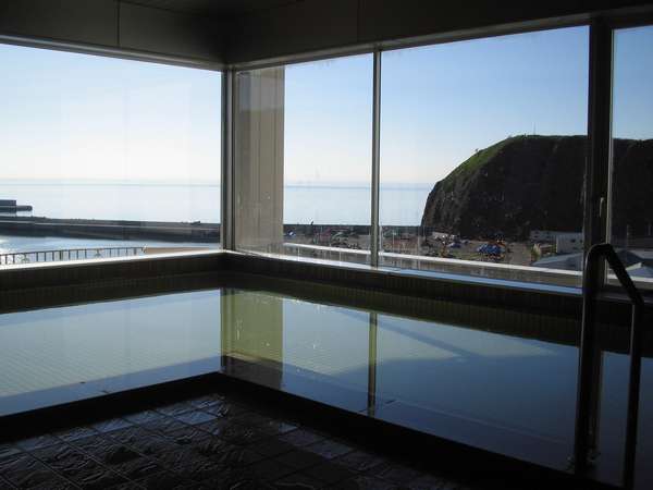 �嗁�ꂩ��̌i�F�B�ڂ̑O�ɃI�z�[�c�N�C�ƃI�����R�₪�L����܂��B