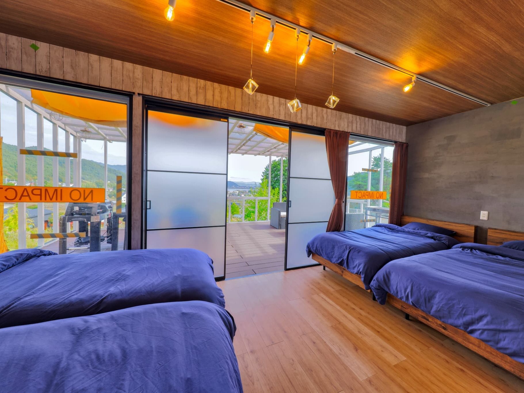 4��ݒu����Ă���x�b�h