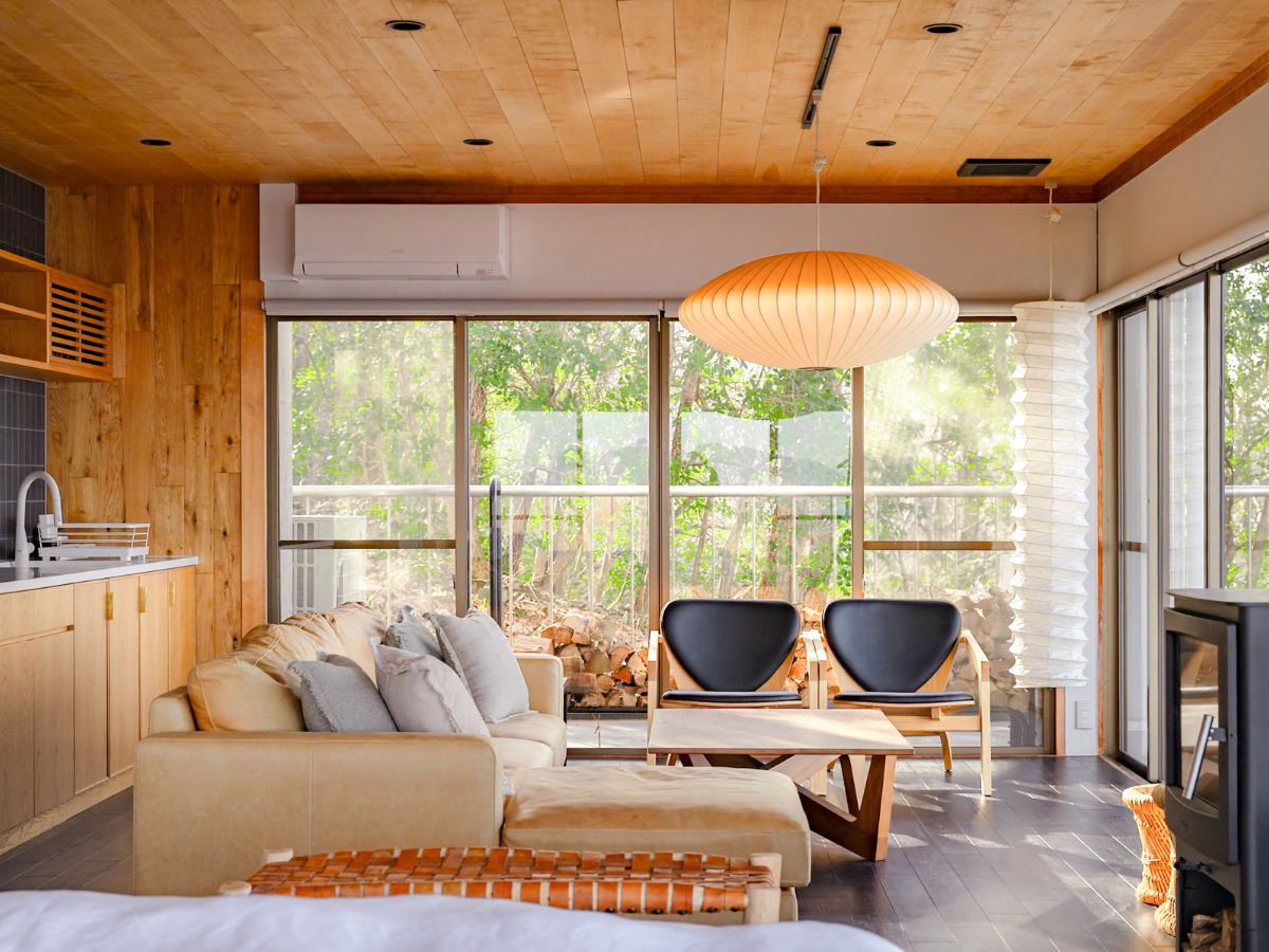 �V�΂ƊC�Ɉ͂܂ꂽ�X�C�[�g���[��