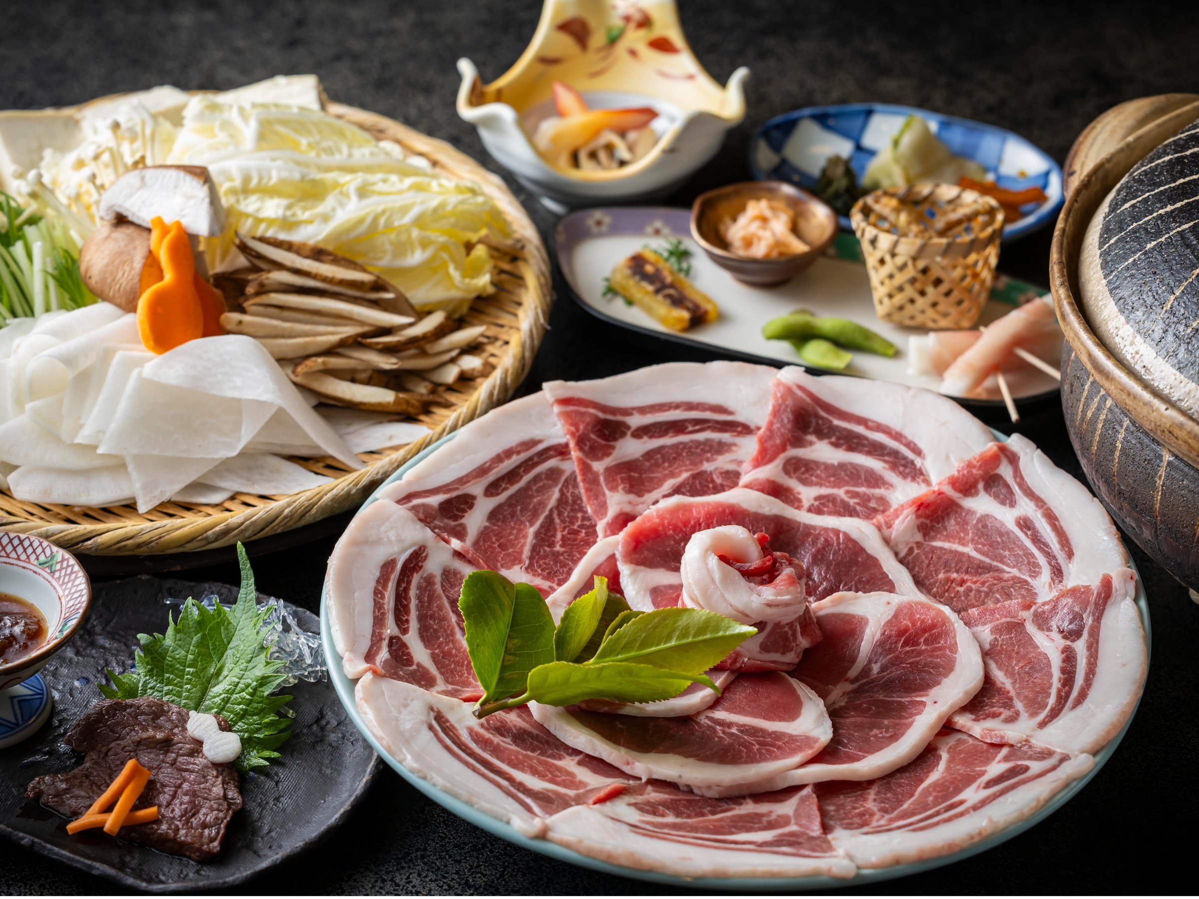 ���َ����̃{�^����B������`�̏o�`�Ƃ��ߍׂ₩�ȐԐg�Ǝ��̌|�p