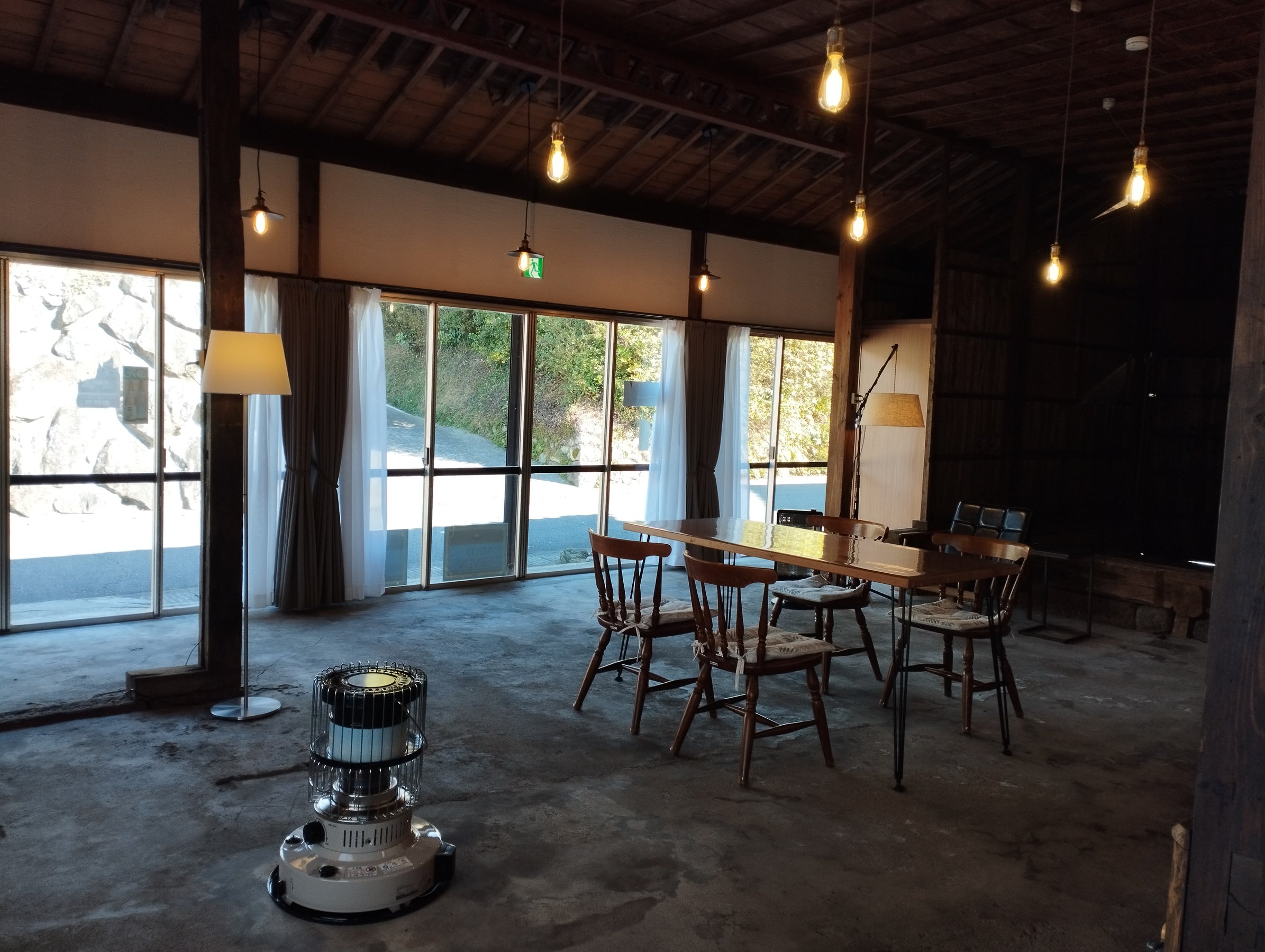 �Ö��Ɩ����@���m�Ɂi�͂��̂�j�@�y�ԁi���X�܃X�y�[�X�j