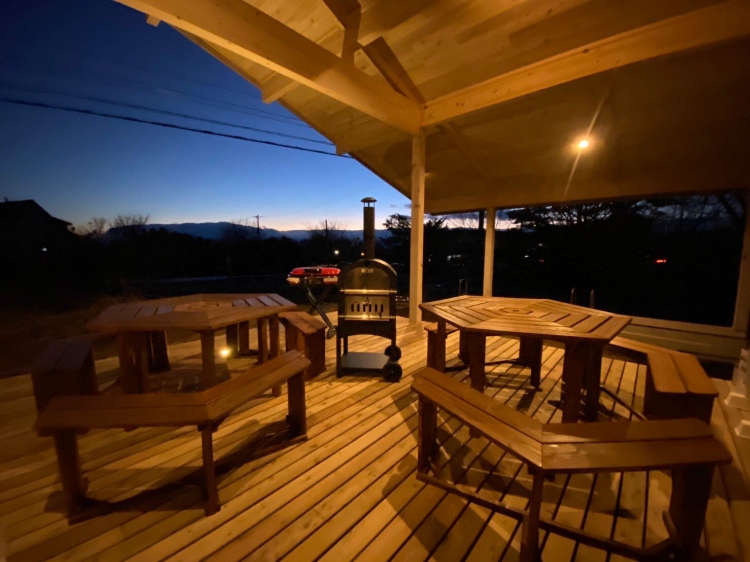 �f�b�L�ɂ̓e�[�u���E�C�X���������܂�