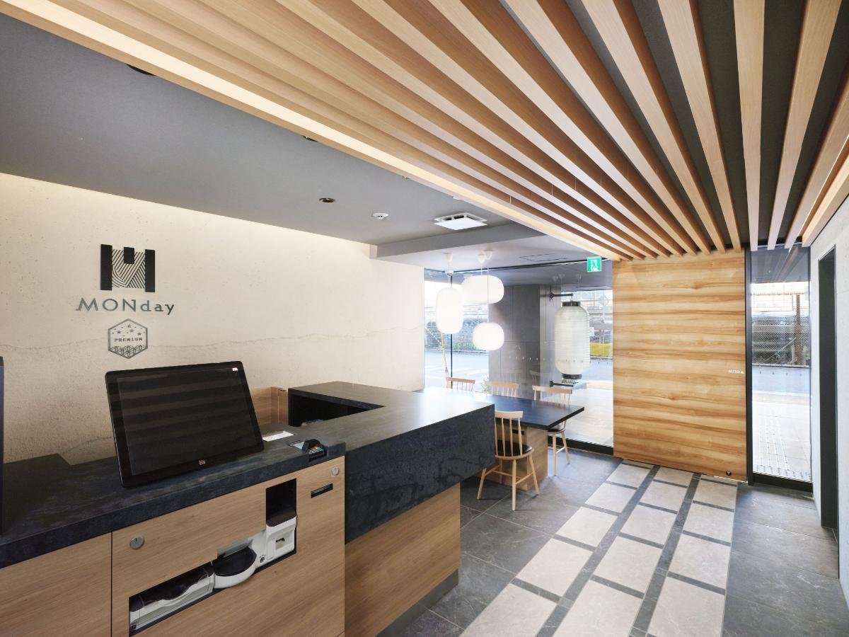 �t�����g�E���r�[