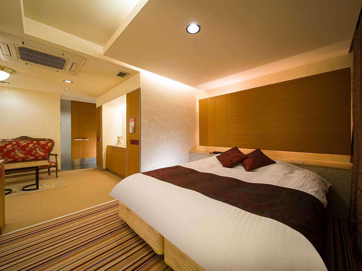 EyRoyal RoomiijzLOTCỸxbh1䊮